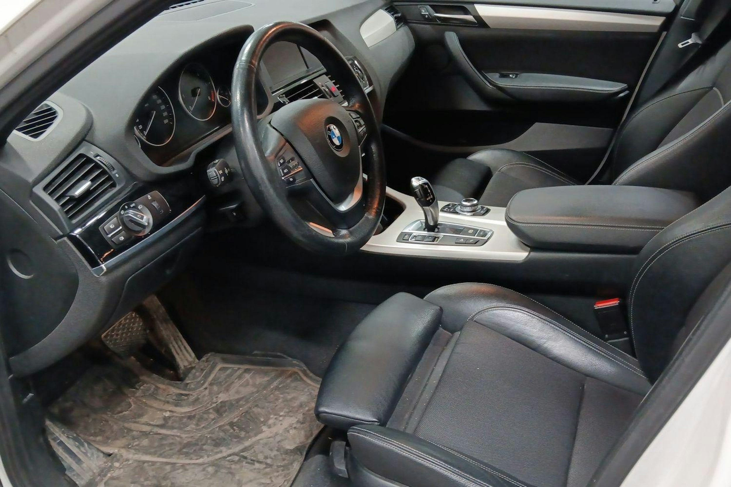 Valkoinen BMW X4 2016 kuva 3.