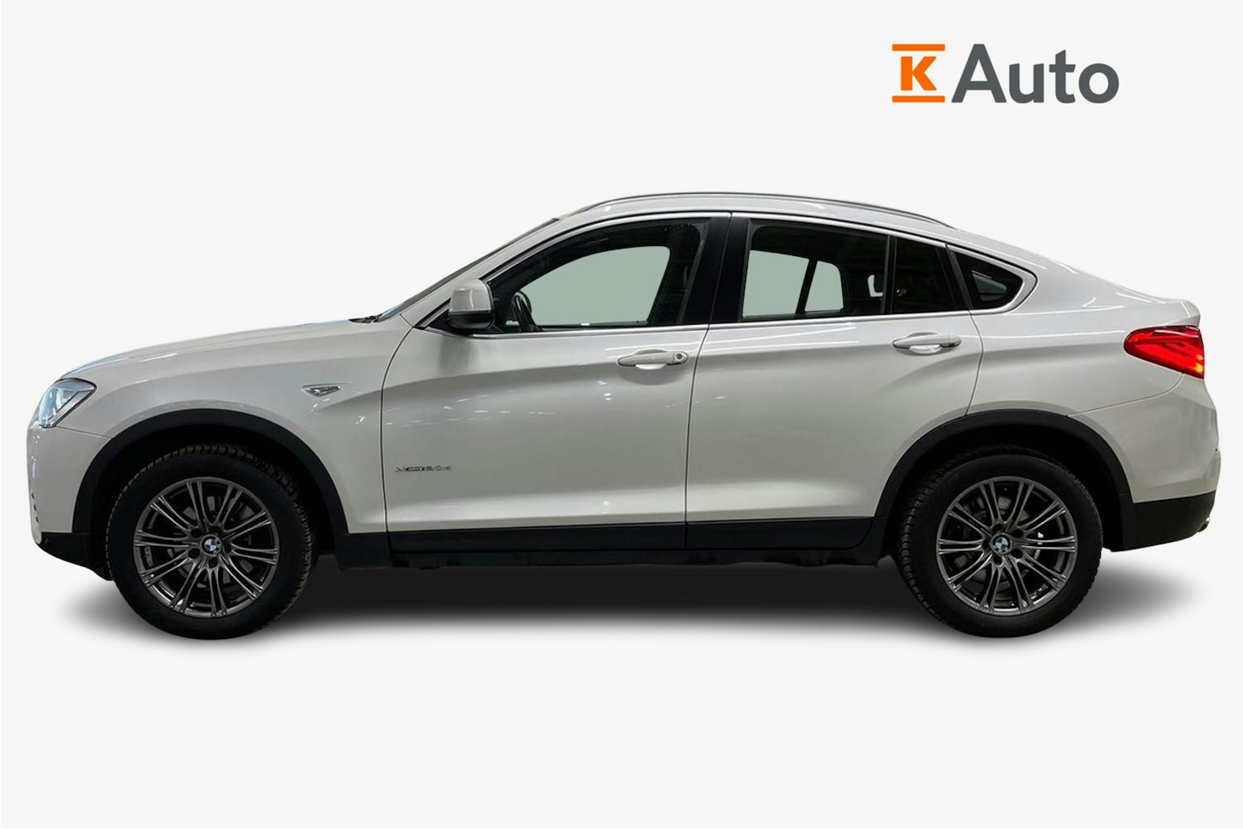 Valkoinen BMW X4 2016 kuva 5.