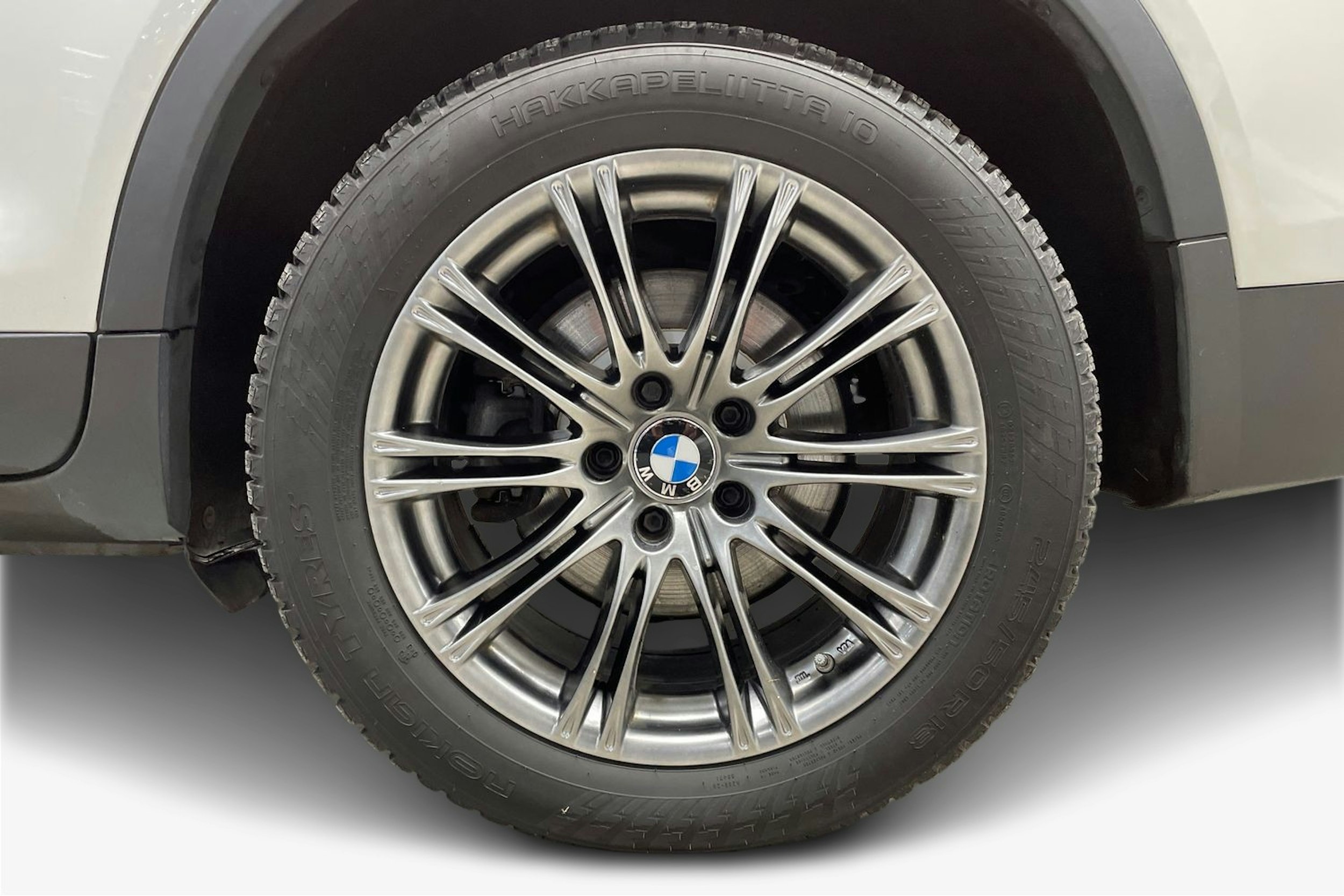 Valkoinen BMW X4 2016 kuva 9.