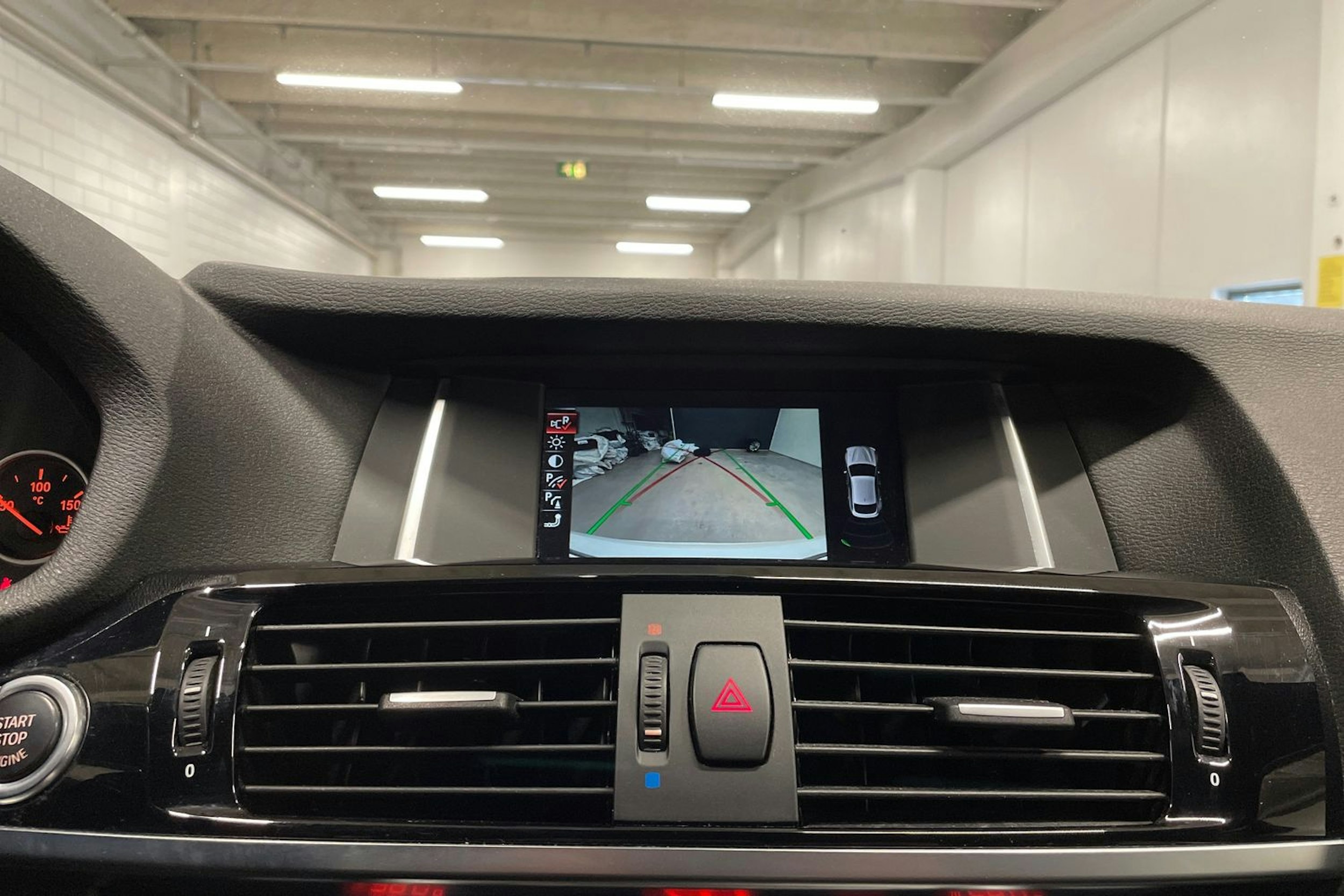 Valkoinen BMW X4 2016 kuva 14.