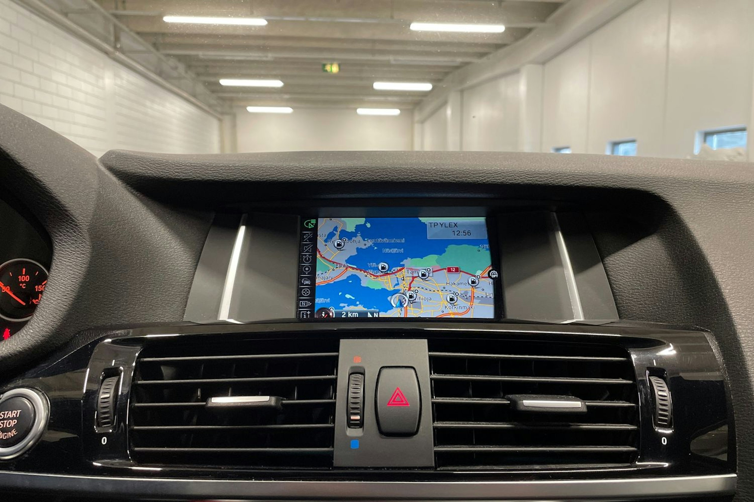 Valkoinen BMW X4 2016 kuva 16.