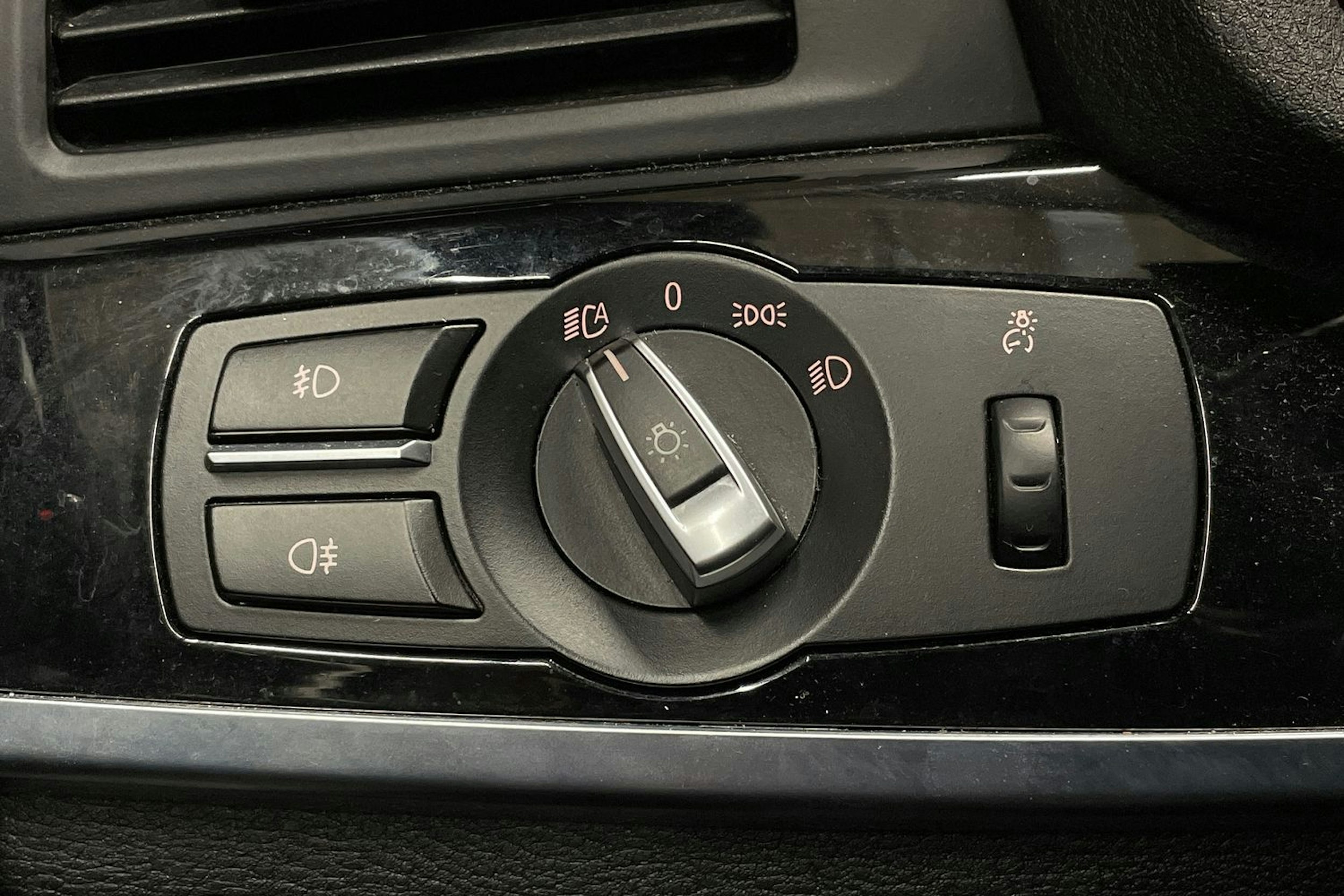 Valkoinen BMW X4 2016 kuva 20.