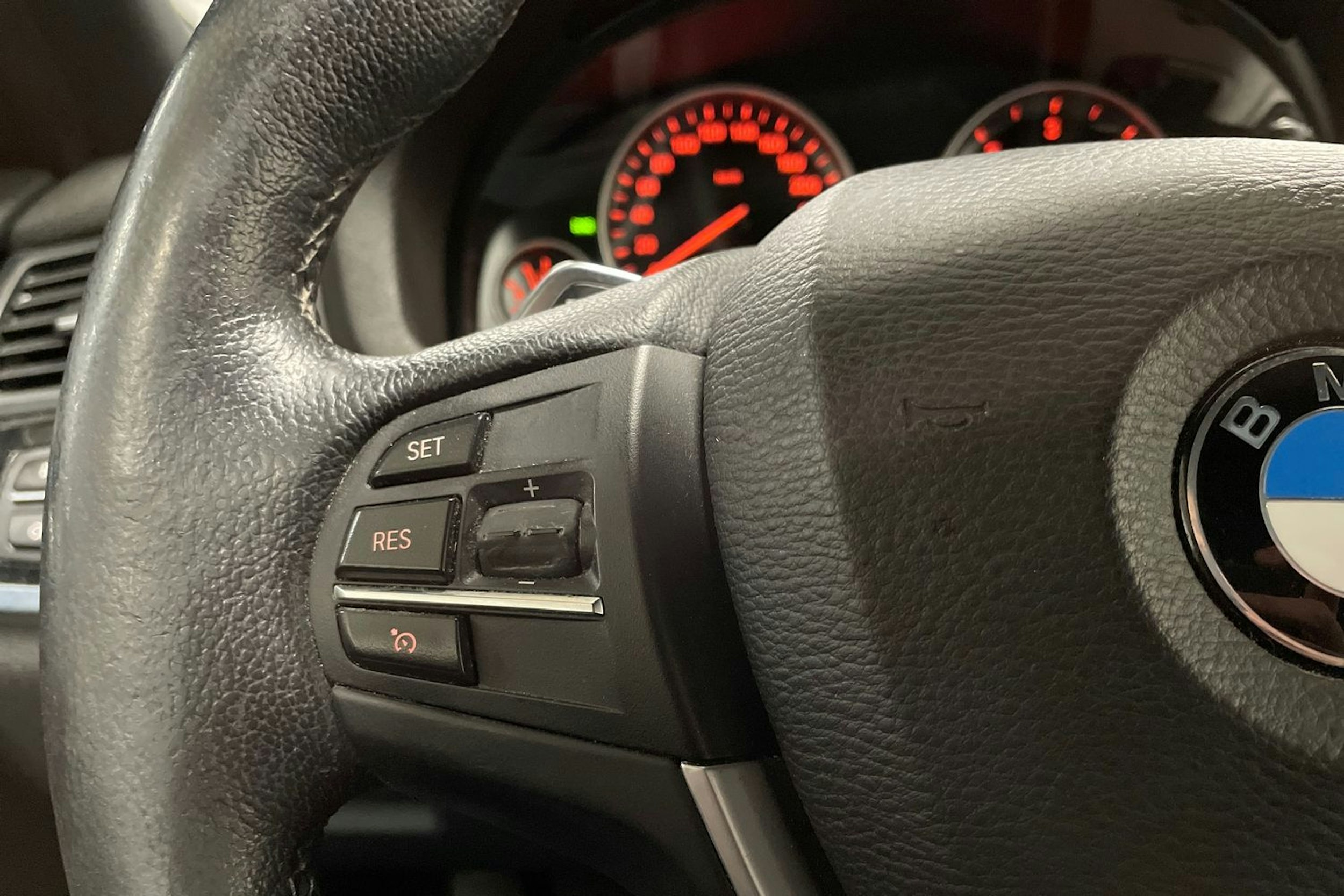 Valkoinen BMW X4 2016 kuva 21.