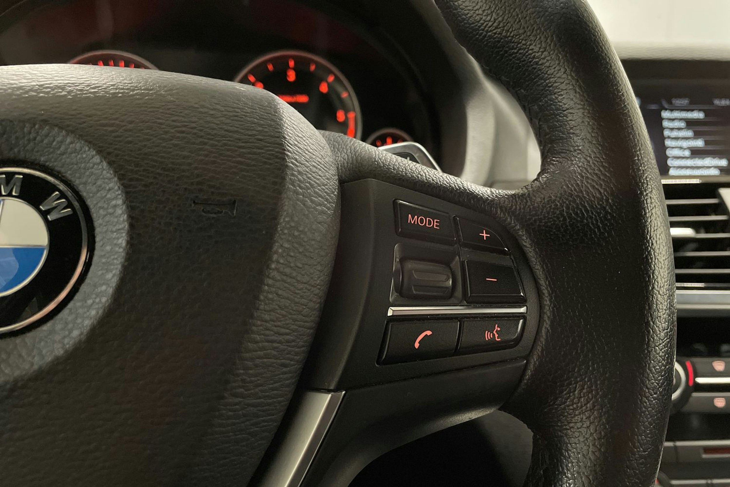 Valkoinen BMW X4 2016 kuva 22.