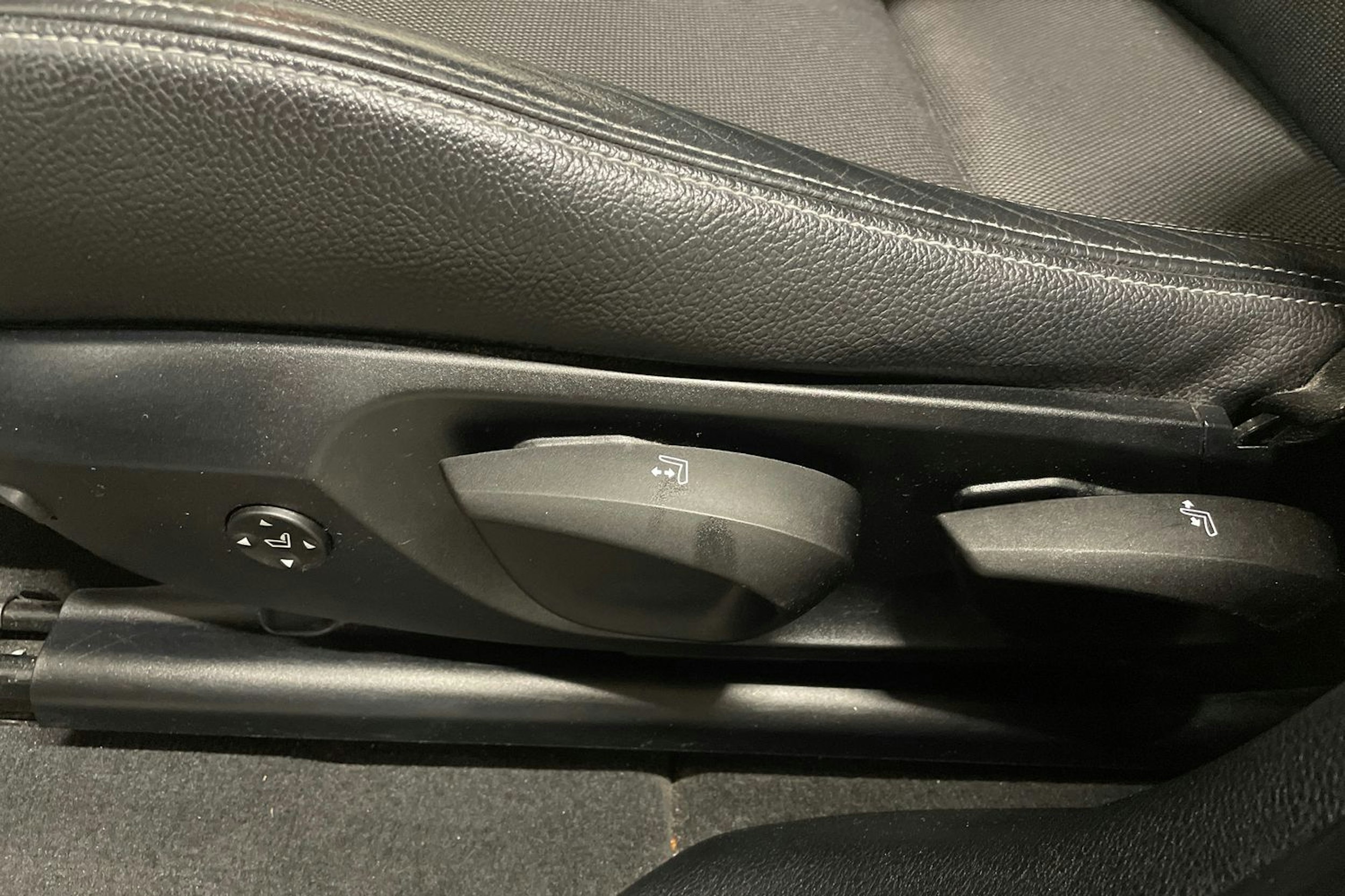 Valkoinen BMW X4 2016 kuva 23.