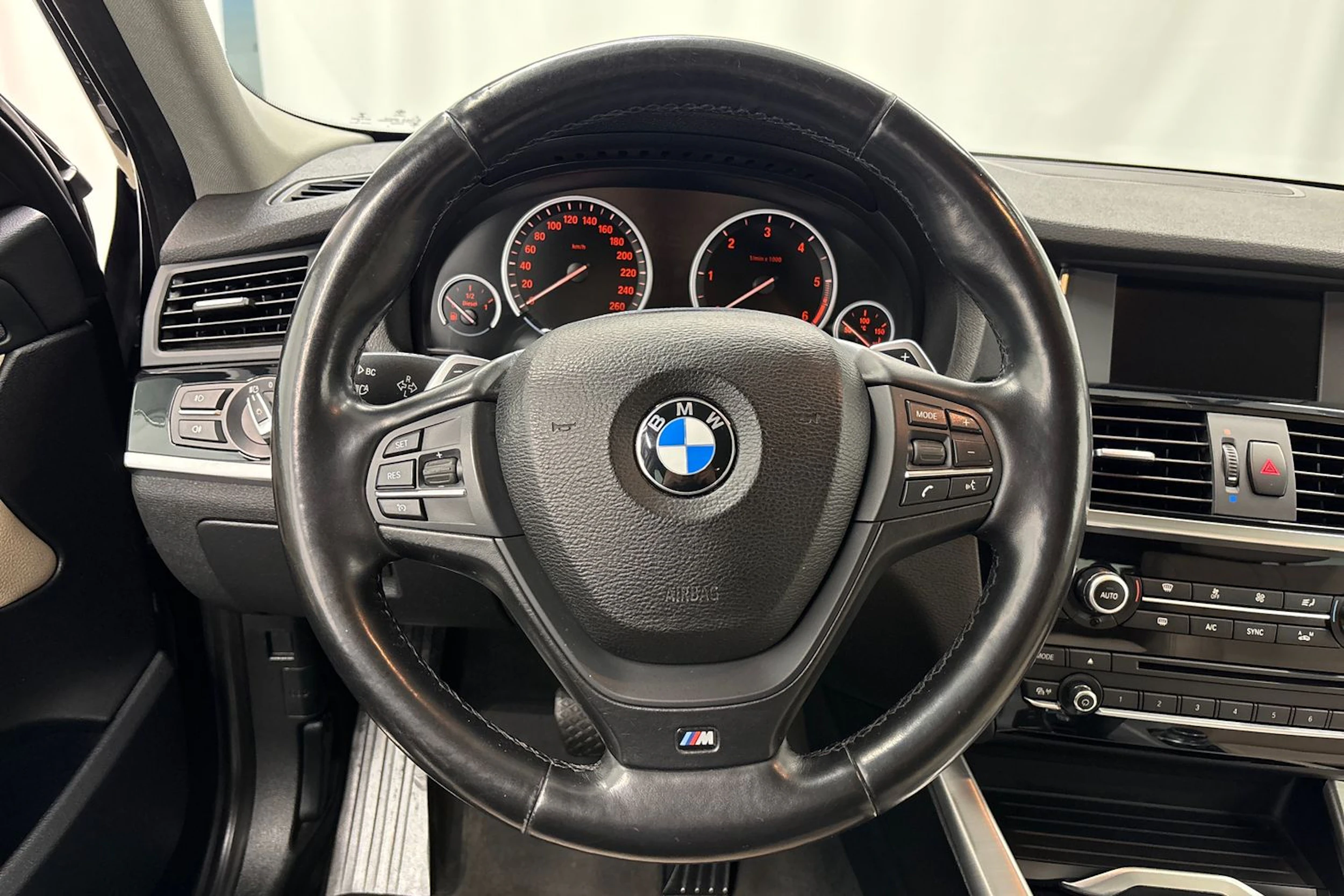harmaa BMW X4 2016 kuva 27.