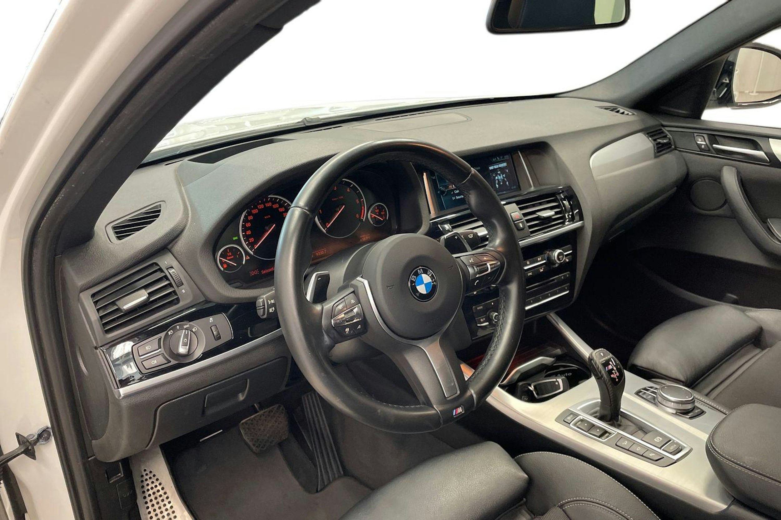 valkoinen BMW X4 2016 kuva 7.
