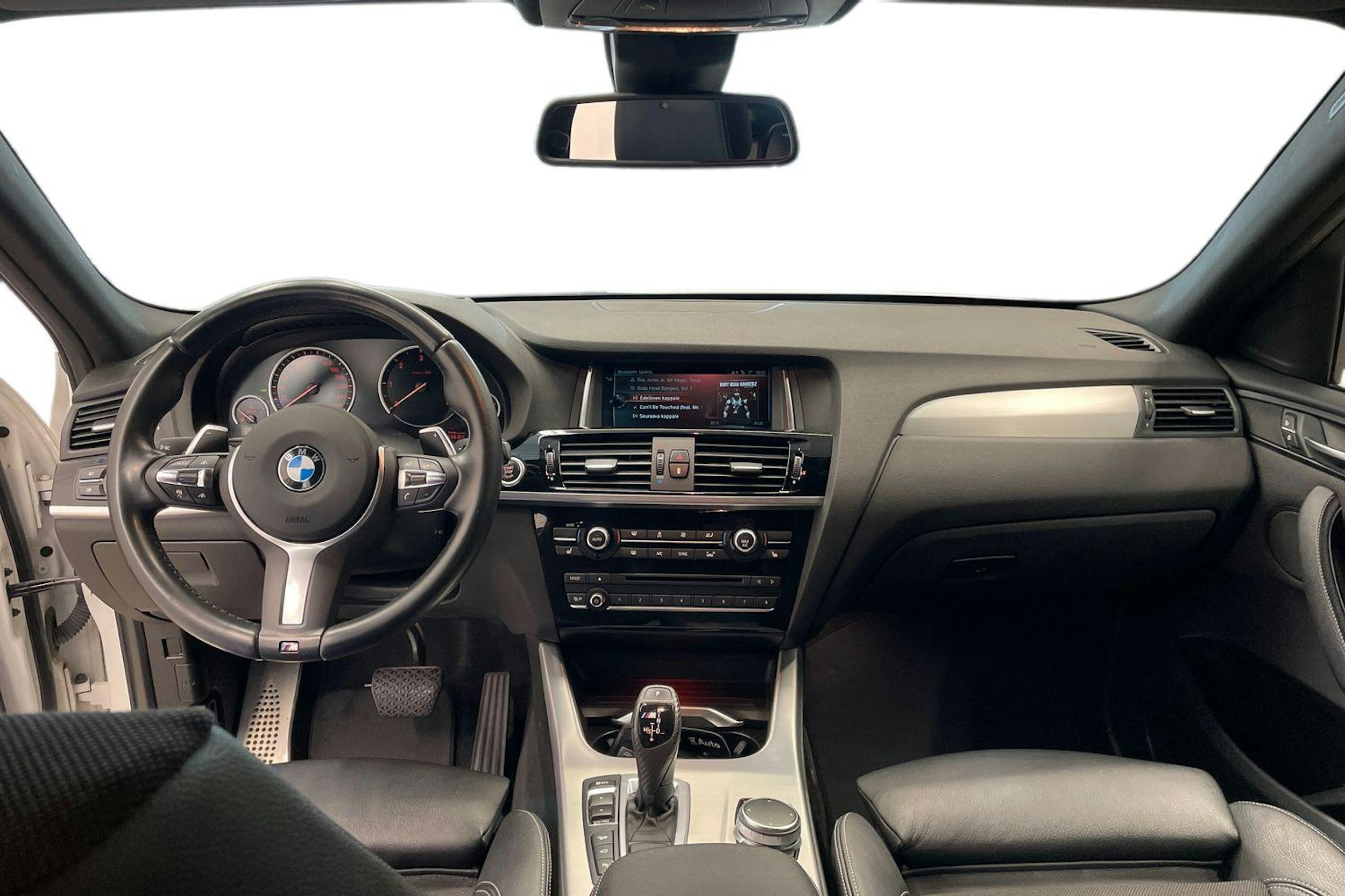 valkoinen BMW X4 2016 kuva 9.