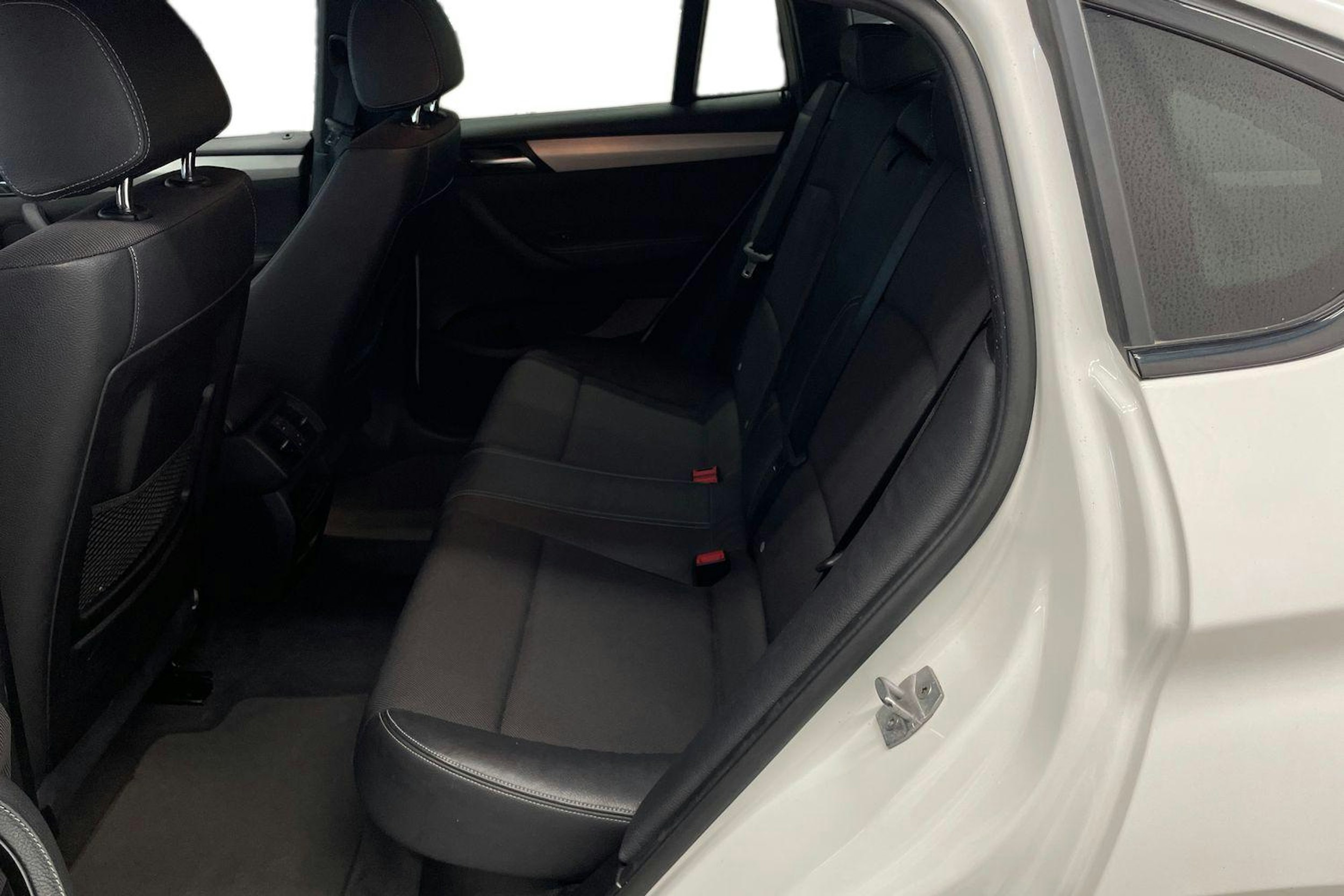 valkoinen BMW X4 2016 kuva 10.