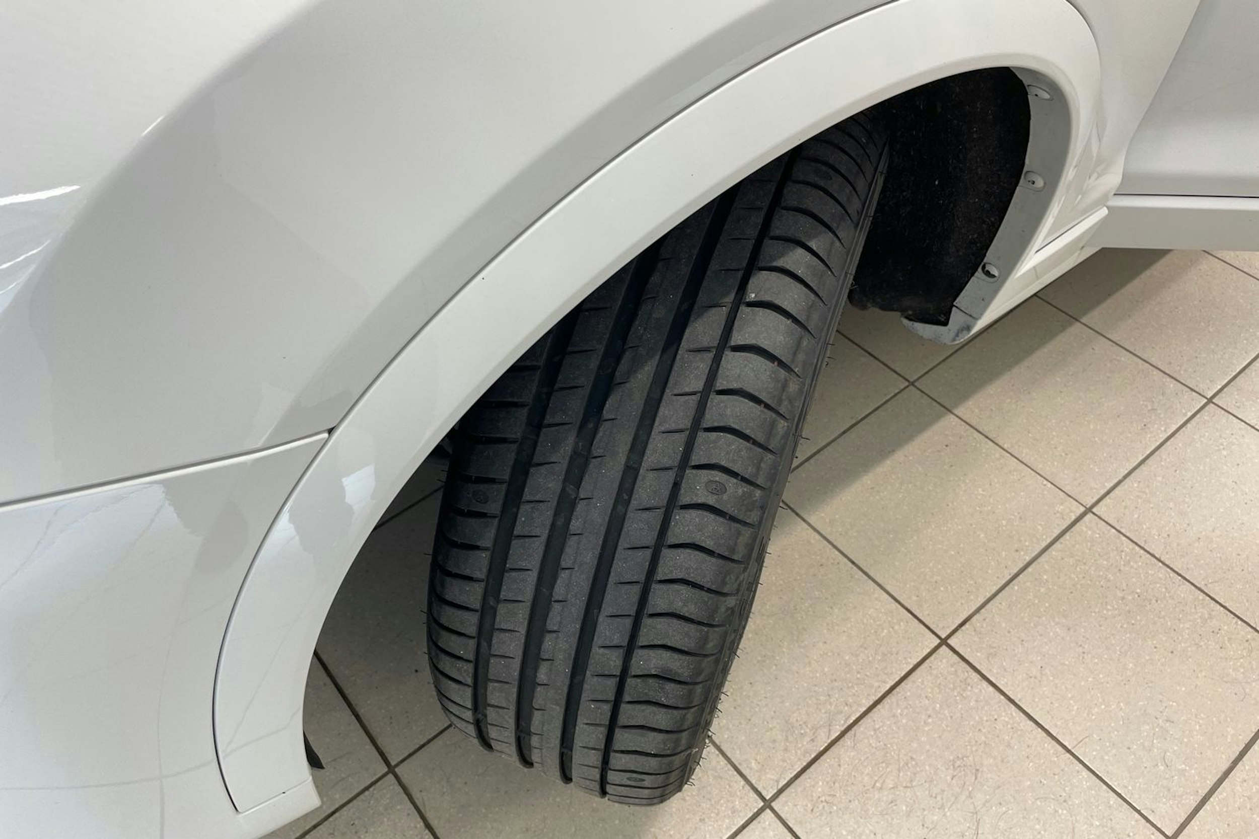 valkoinen BMW X4 2016 kuva 13.