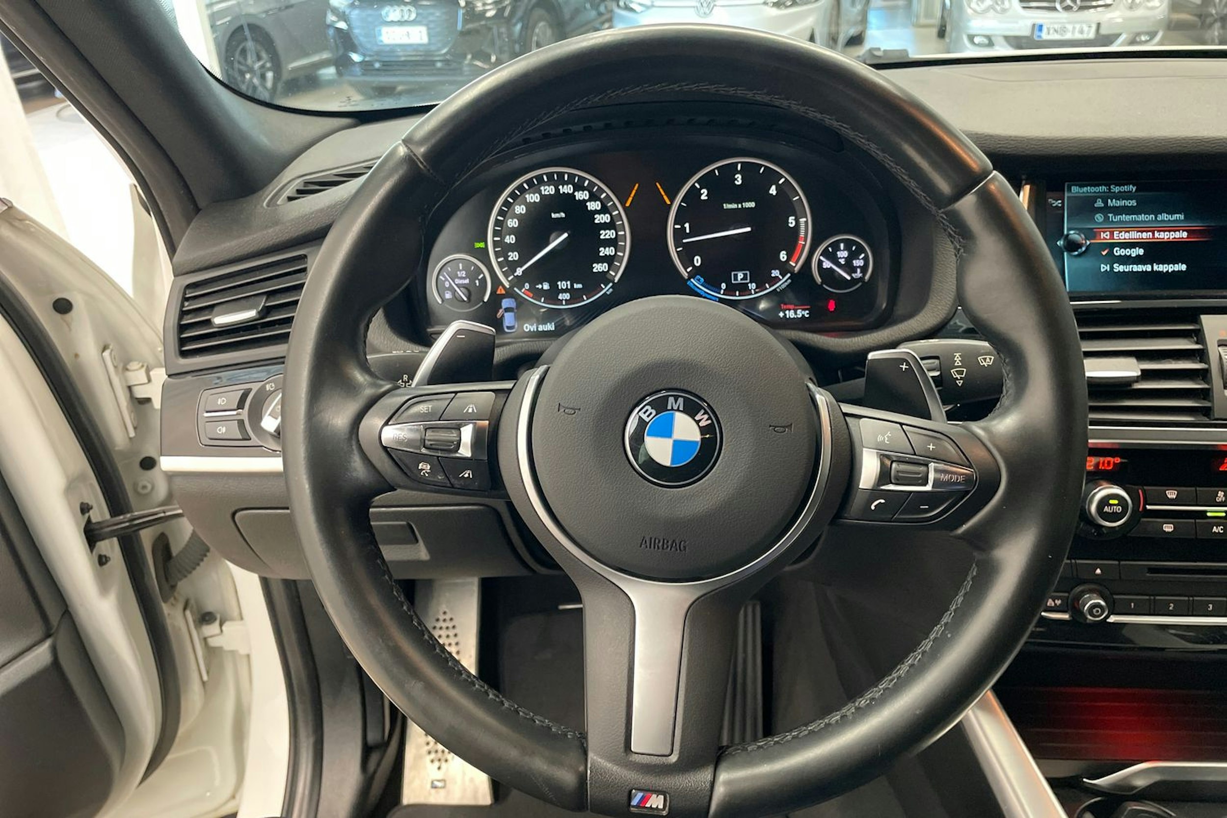 valkoinen BMW X4 2016 kuva 14.
