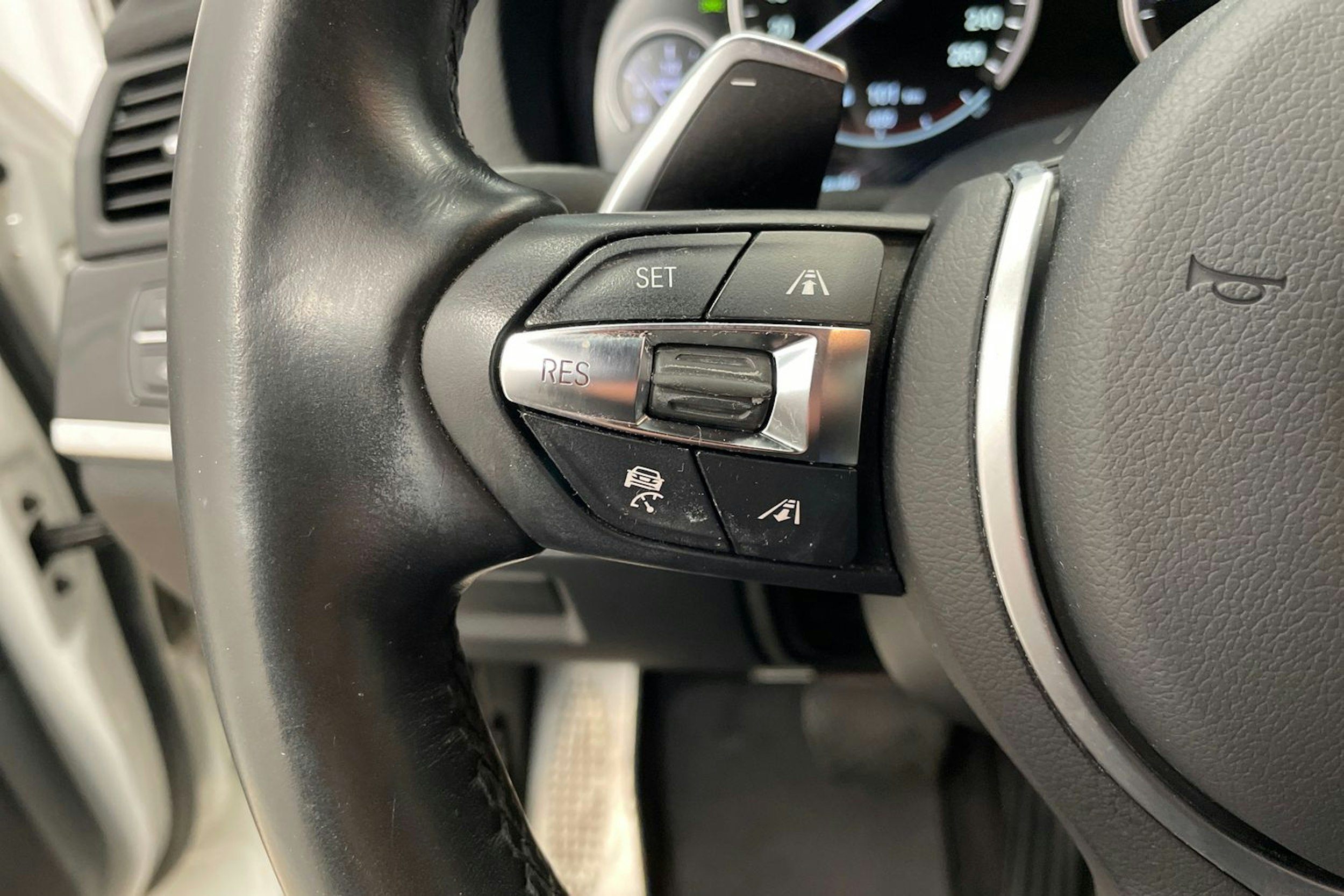 valkoinen BMW X4 2016 kuva 16.