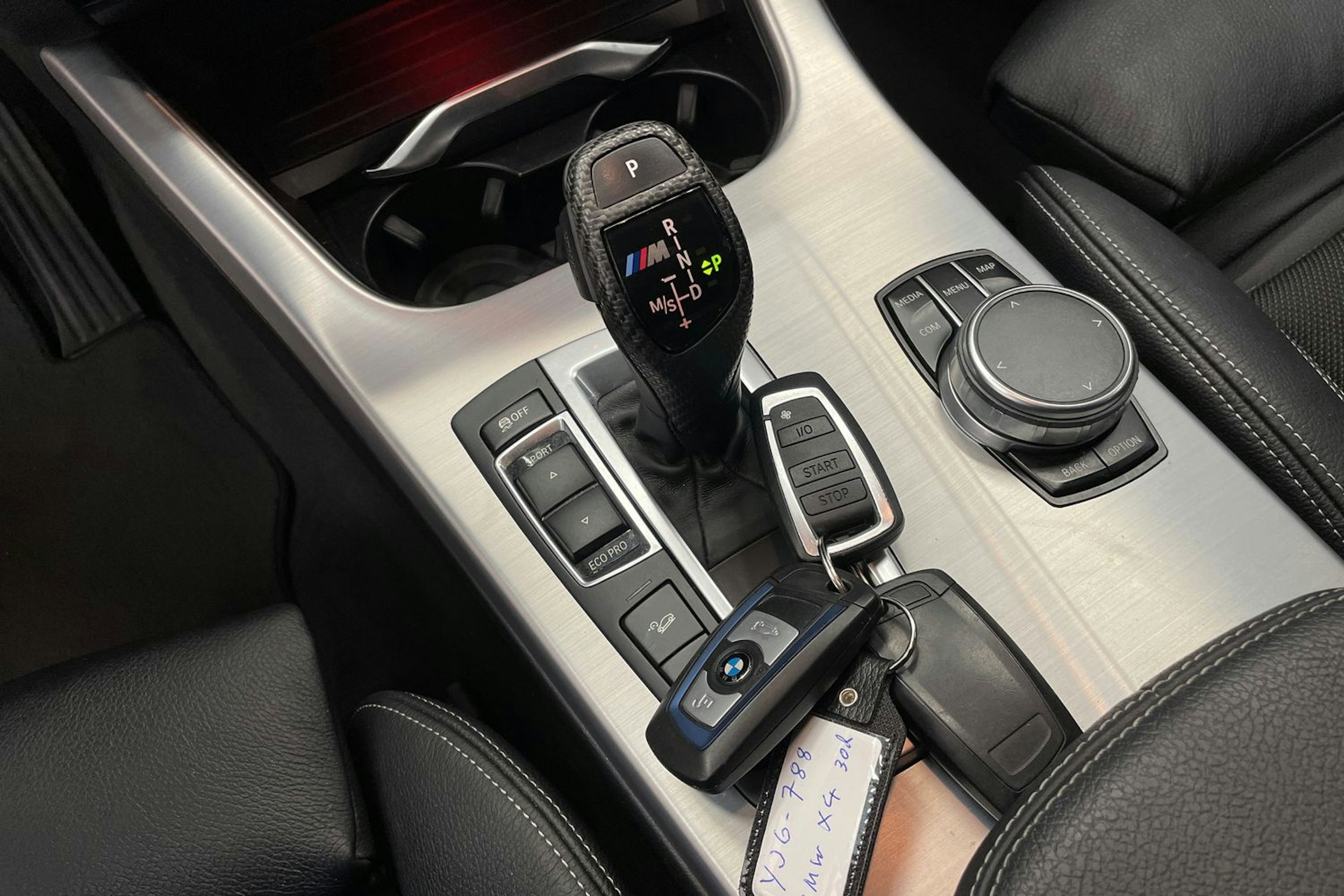 valkoinen BMW X4 2016 kuva 17.