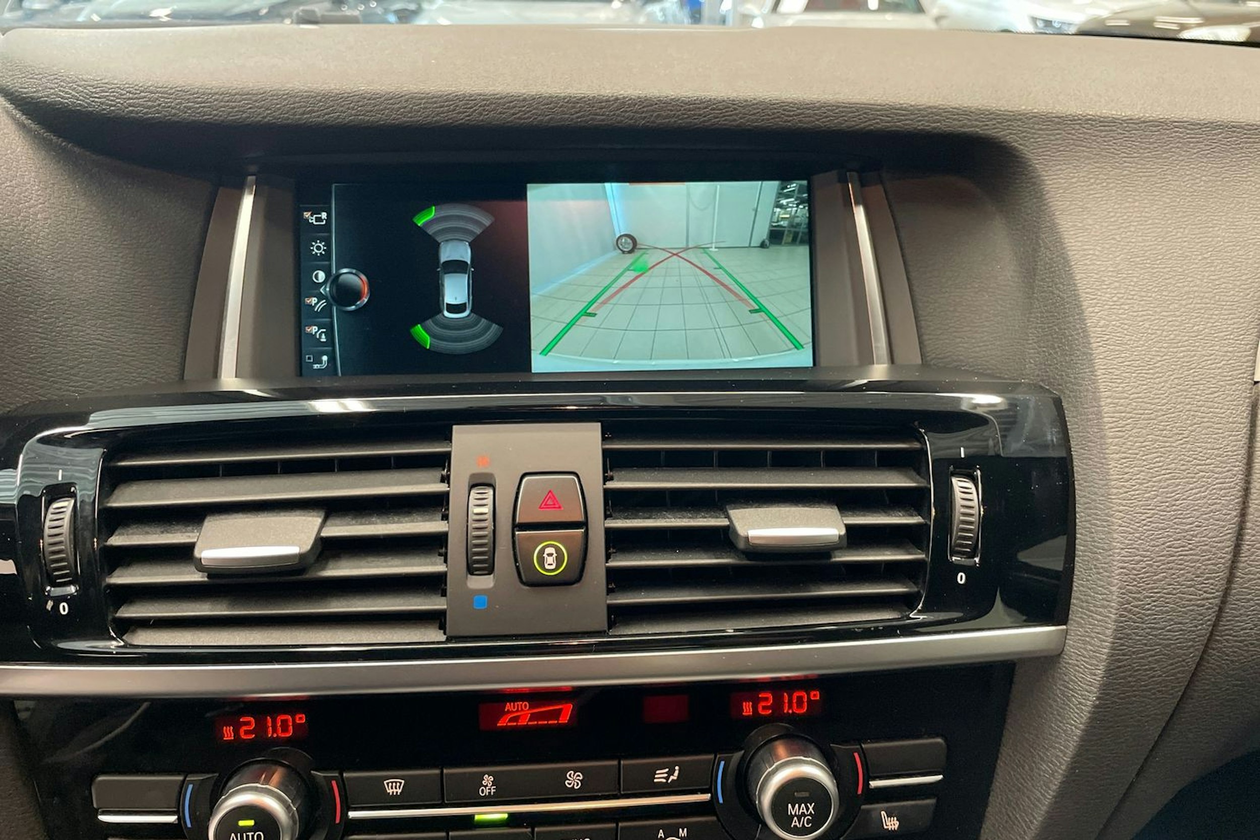 valkoinen BMW X4 2016 kuva 19.