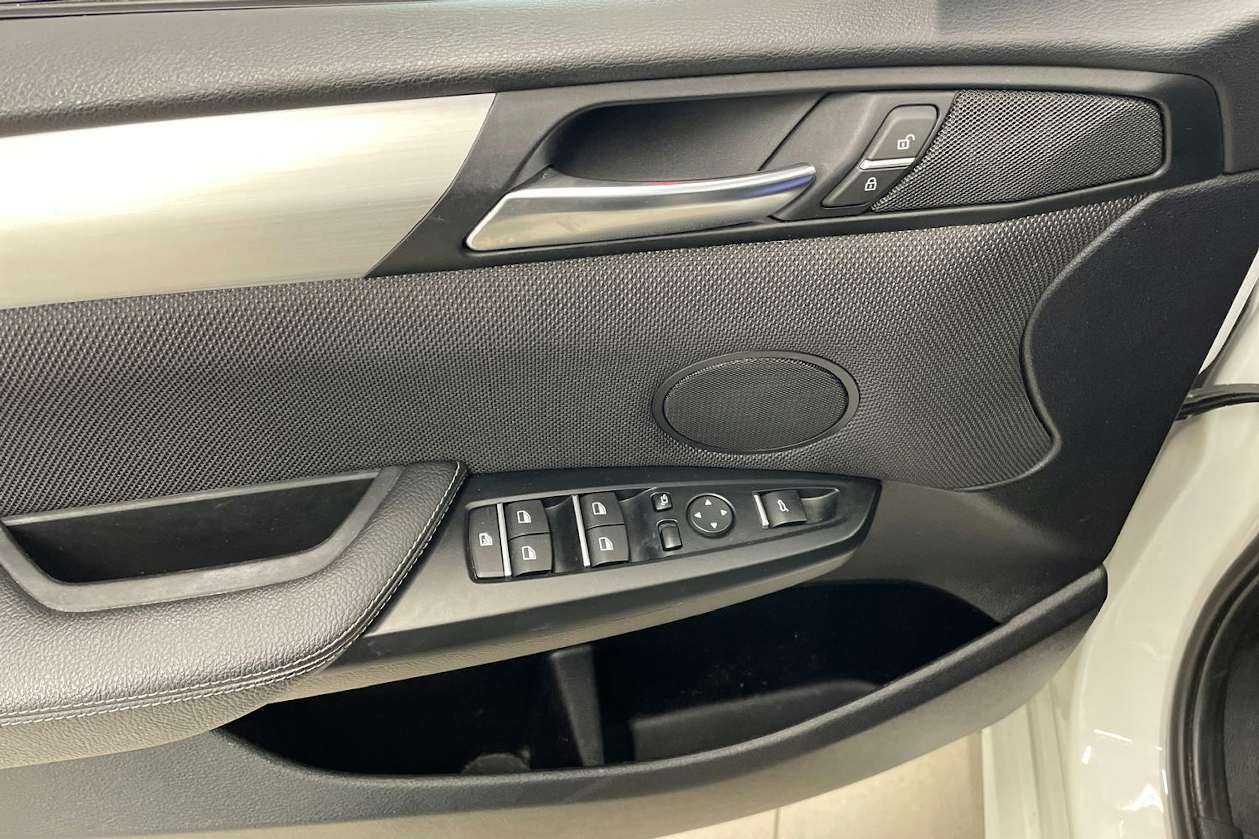 valkoinen BMW X4 2016 kuva 20.