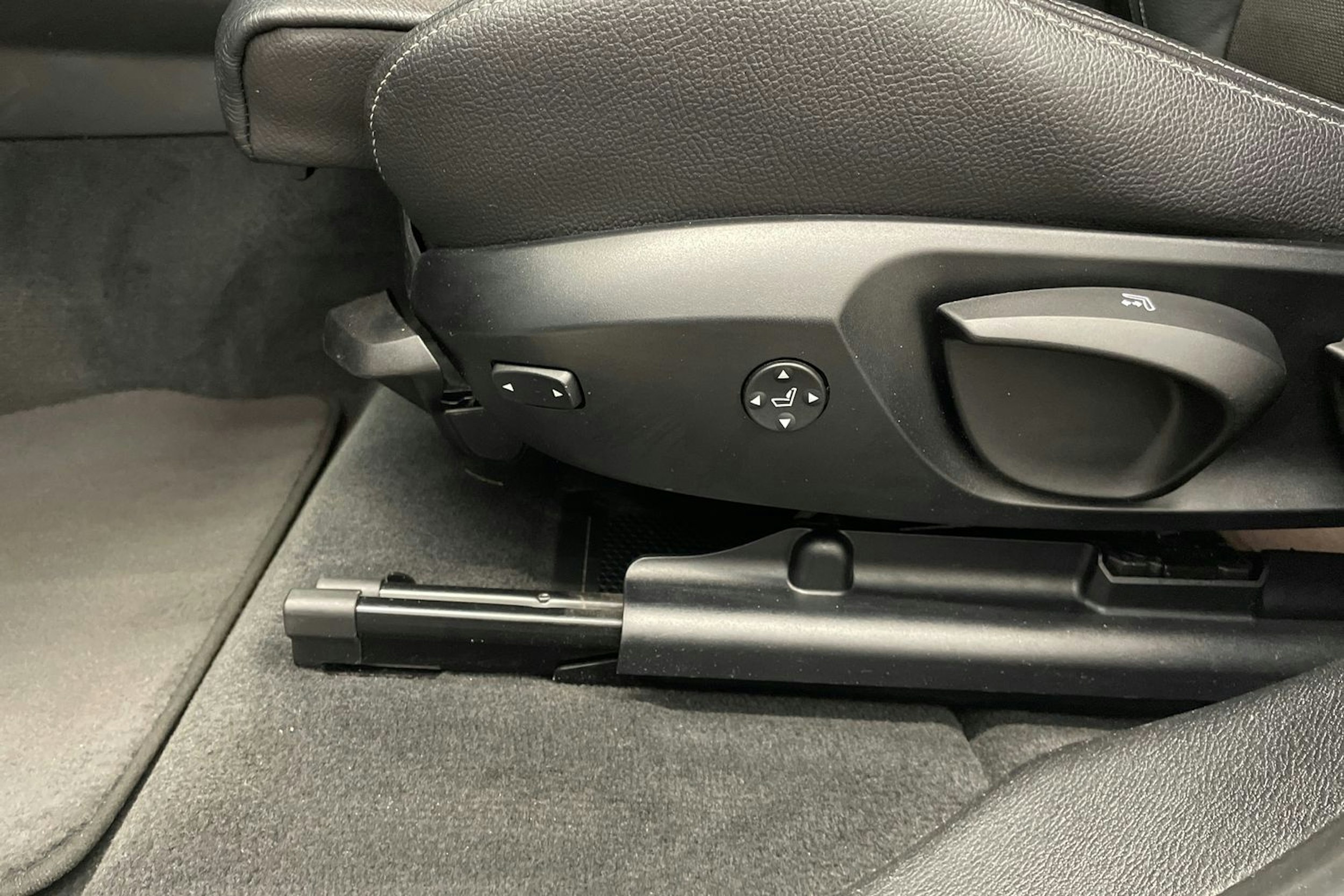 valkoinen BMW X4 2016 kuva 21.