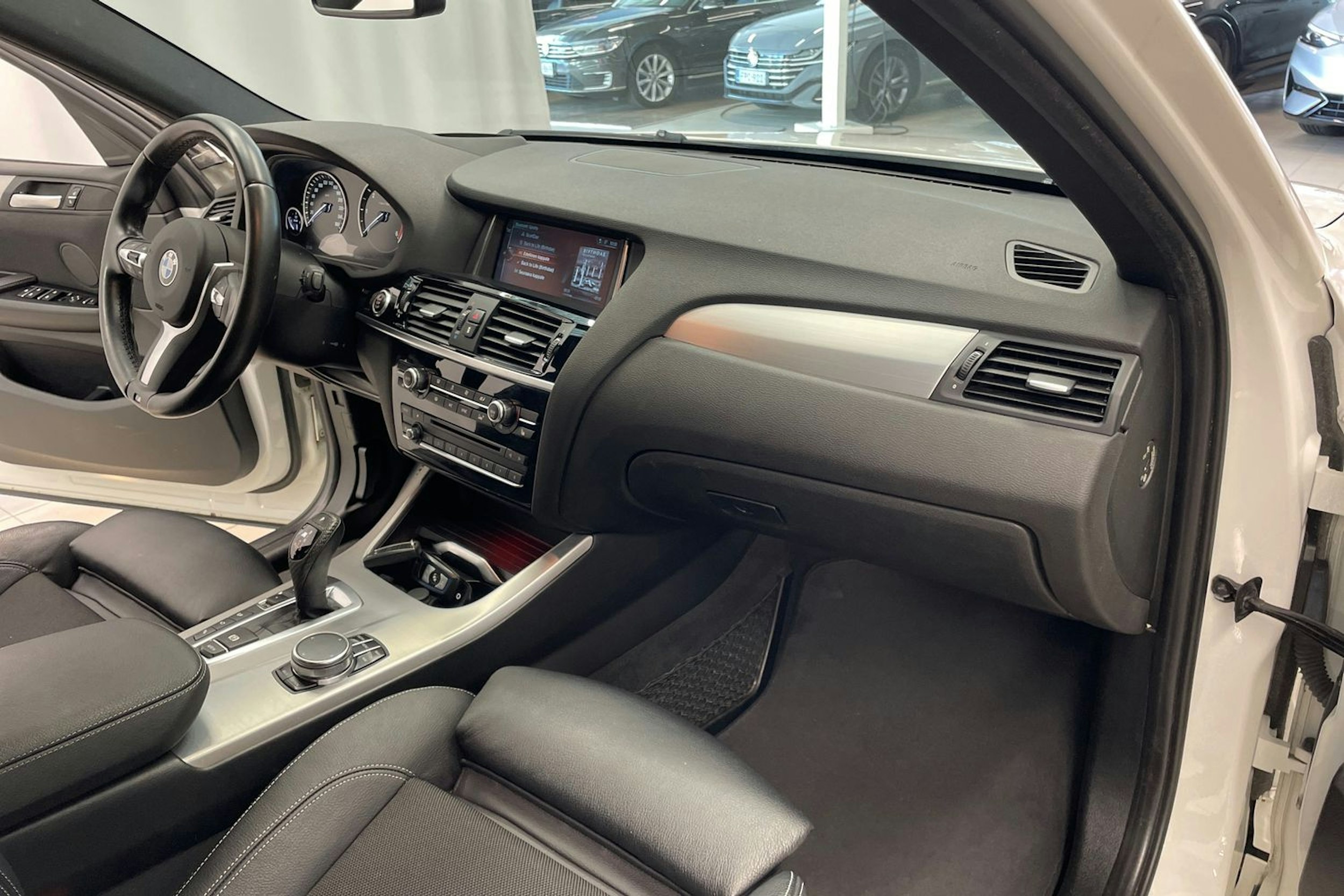 valkoinen BMW X4 2016 kuva 26.