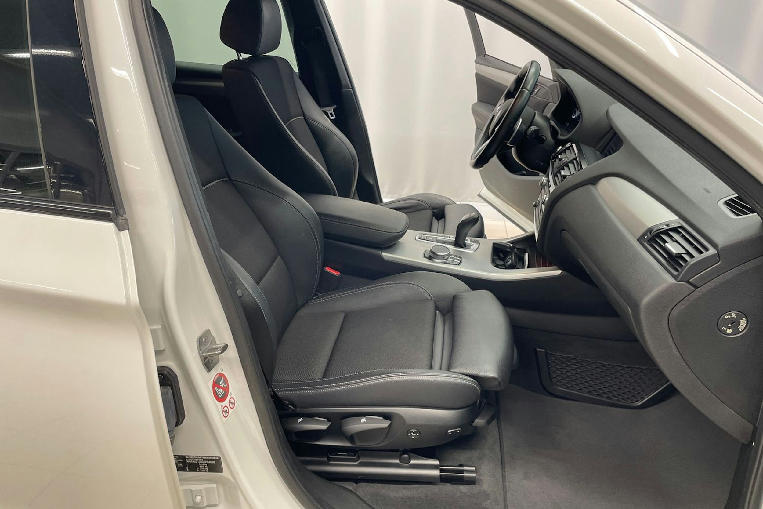 valkoinen BMW X4 2016 kuva 27.