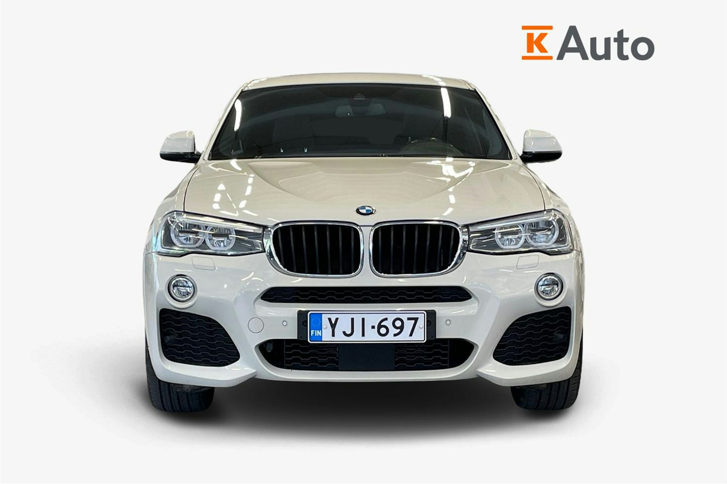 Valkoinen BMW X4 2016 kuva 5.