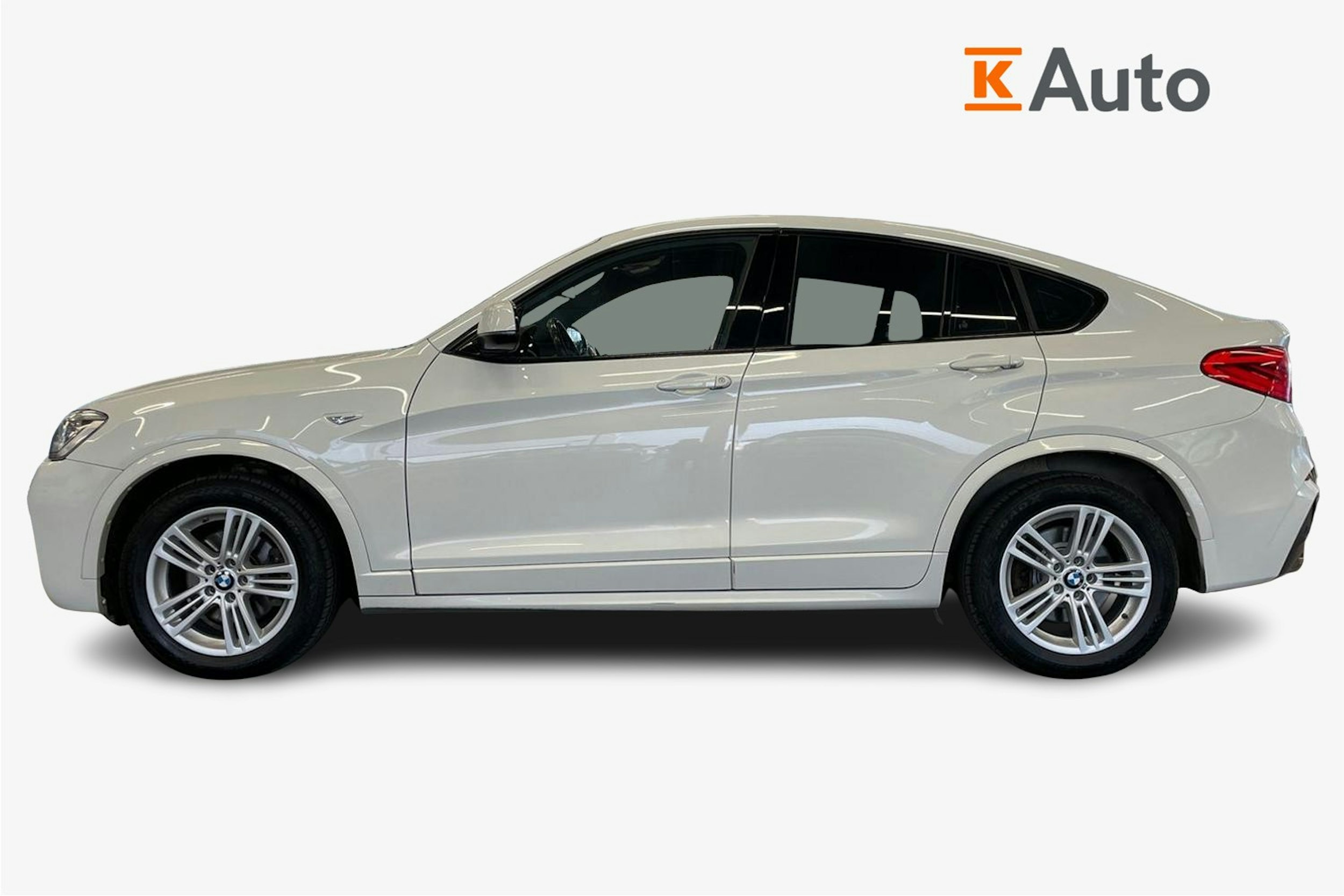 Valkoinen BMW X4 2016 kuva 6.