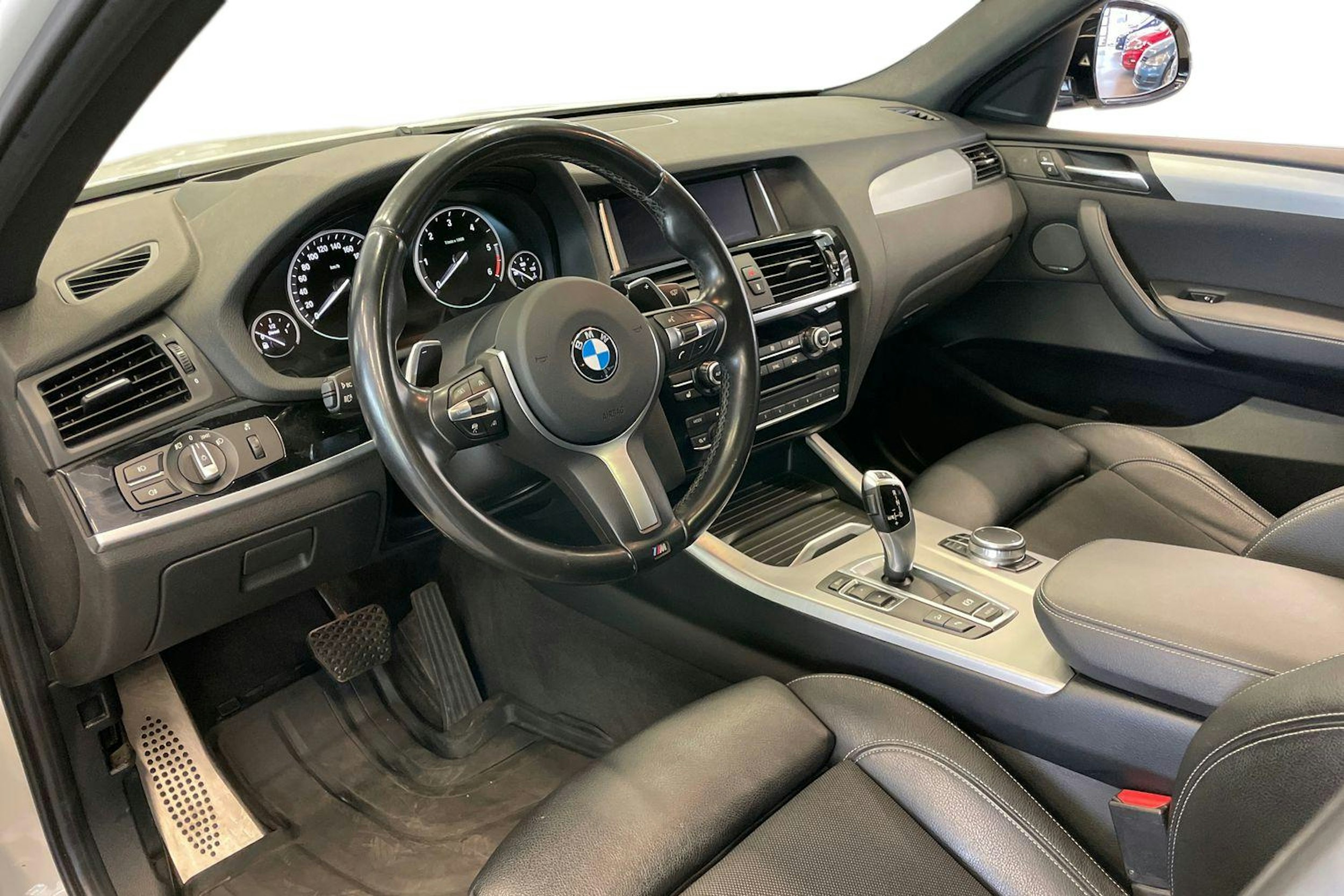 Valkoinen BMW X4 2016 kuva 7.