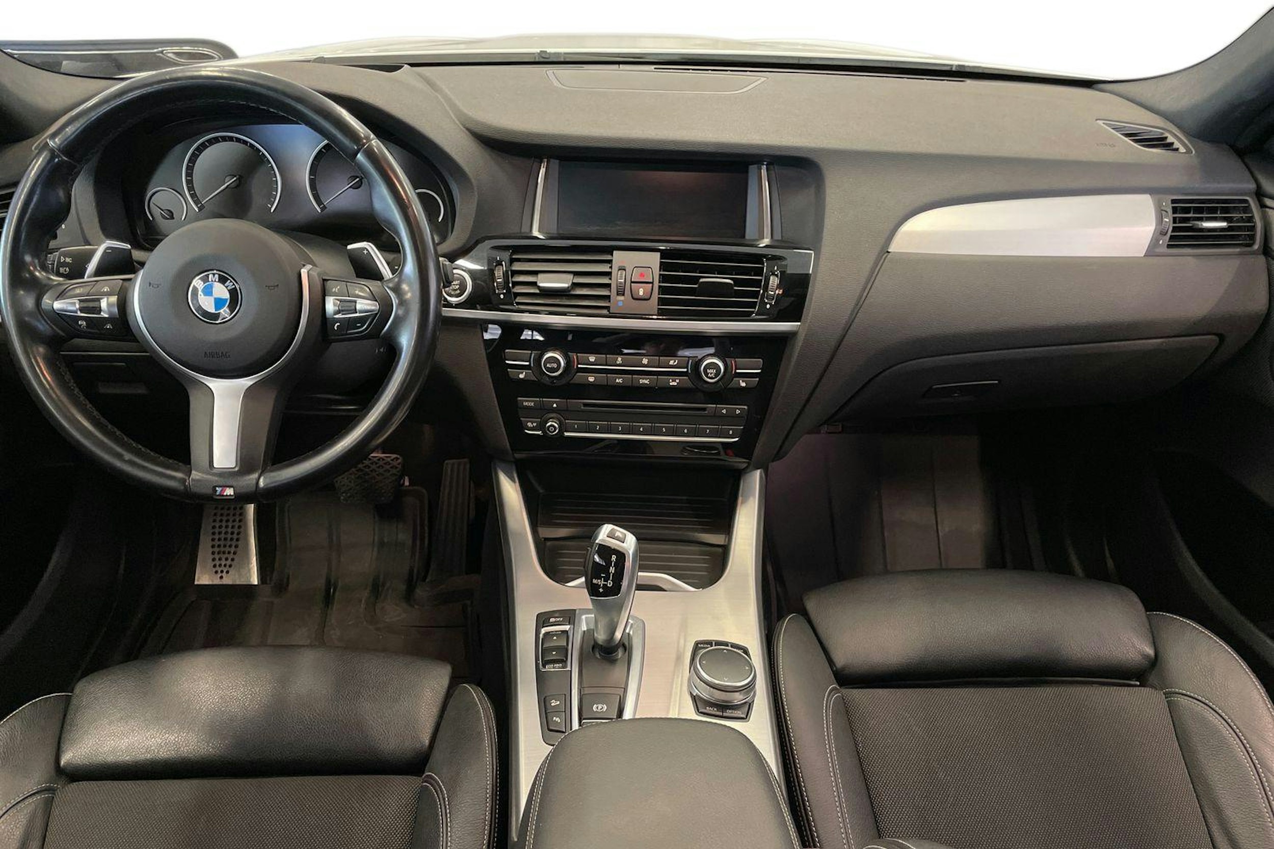 Valkoinen BMW X4 2016 kuva 9.