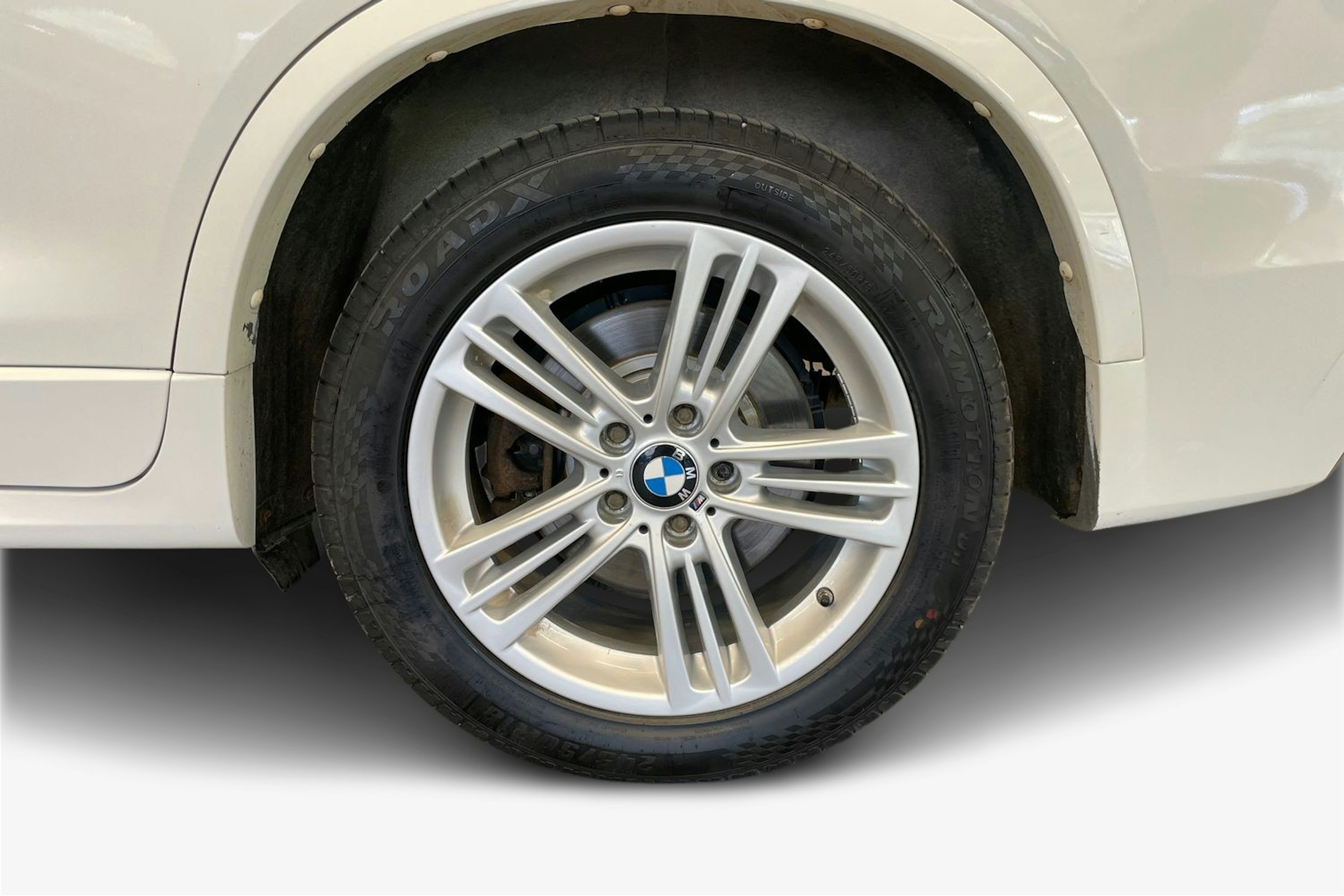 Valkoinen BMW X4 2016 kuva 11.