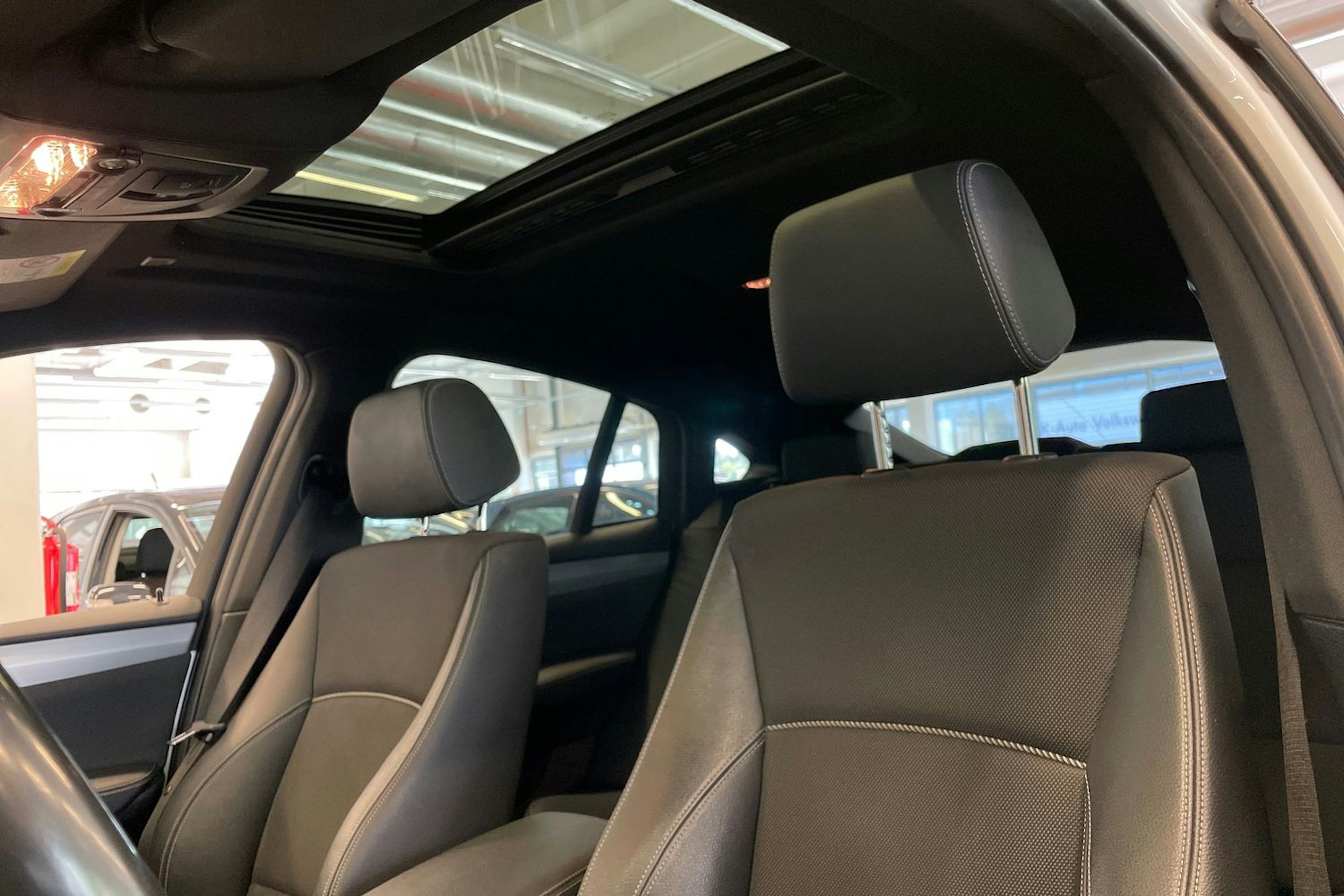 Valkoinen BMW X4 2016 kuva 17.