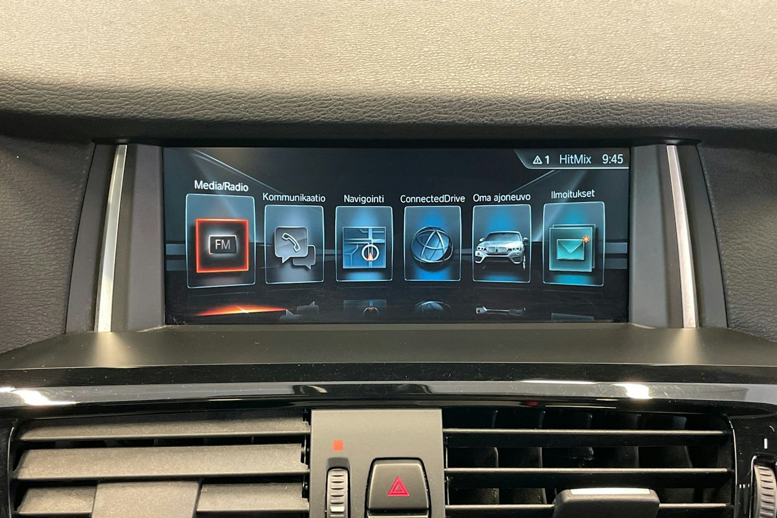 Valkoinen BMW X4 2016 kuva 20.