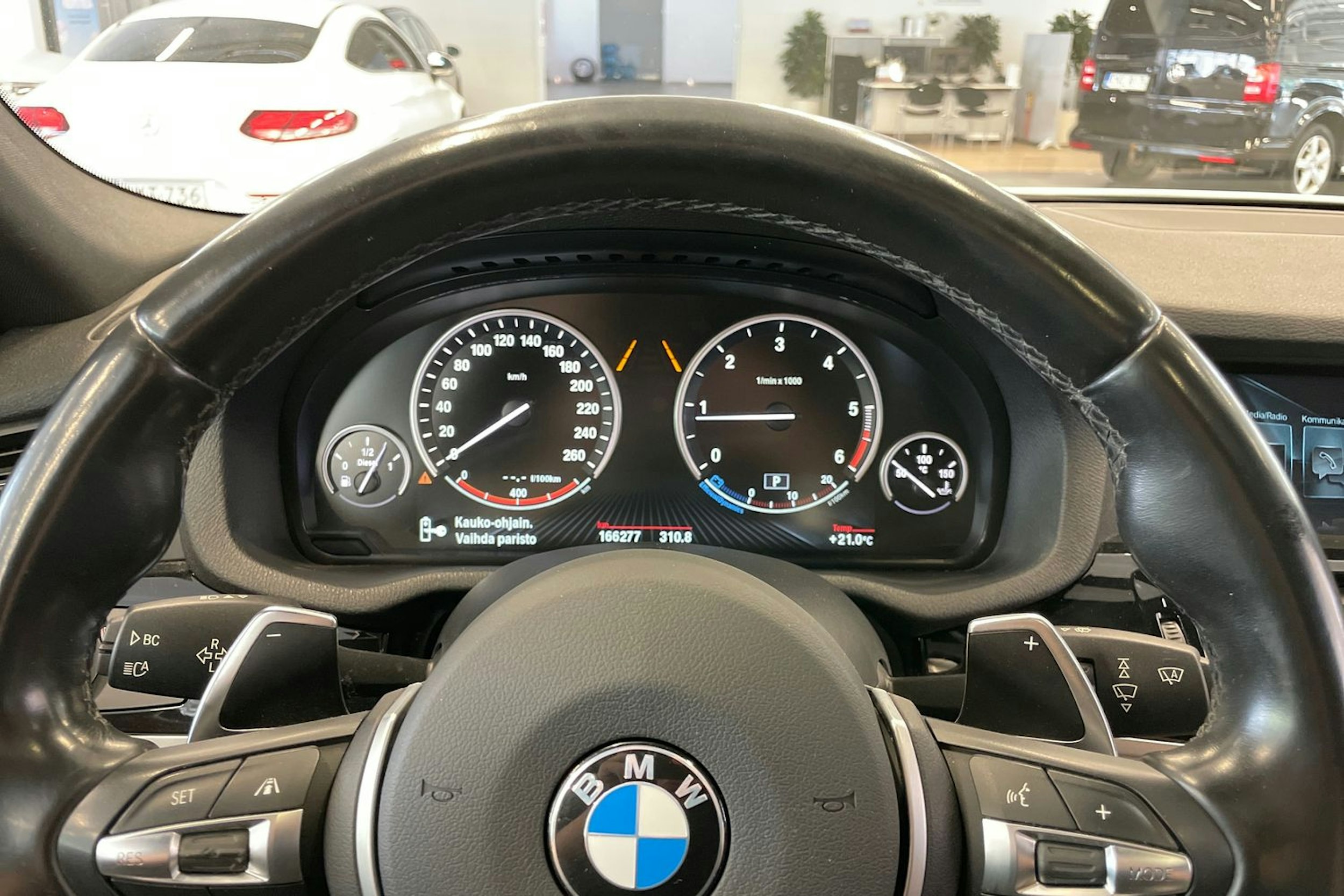 Valkoinen BMW X4 2016 kuva 22.