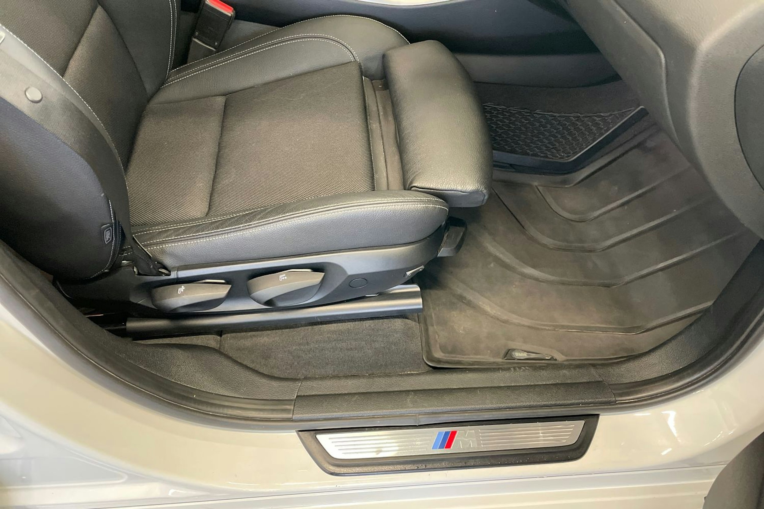 Valkoinen BMW X4 2016 kuva 24.