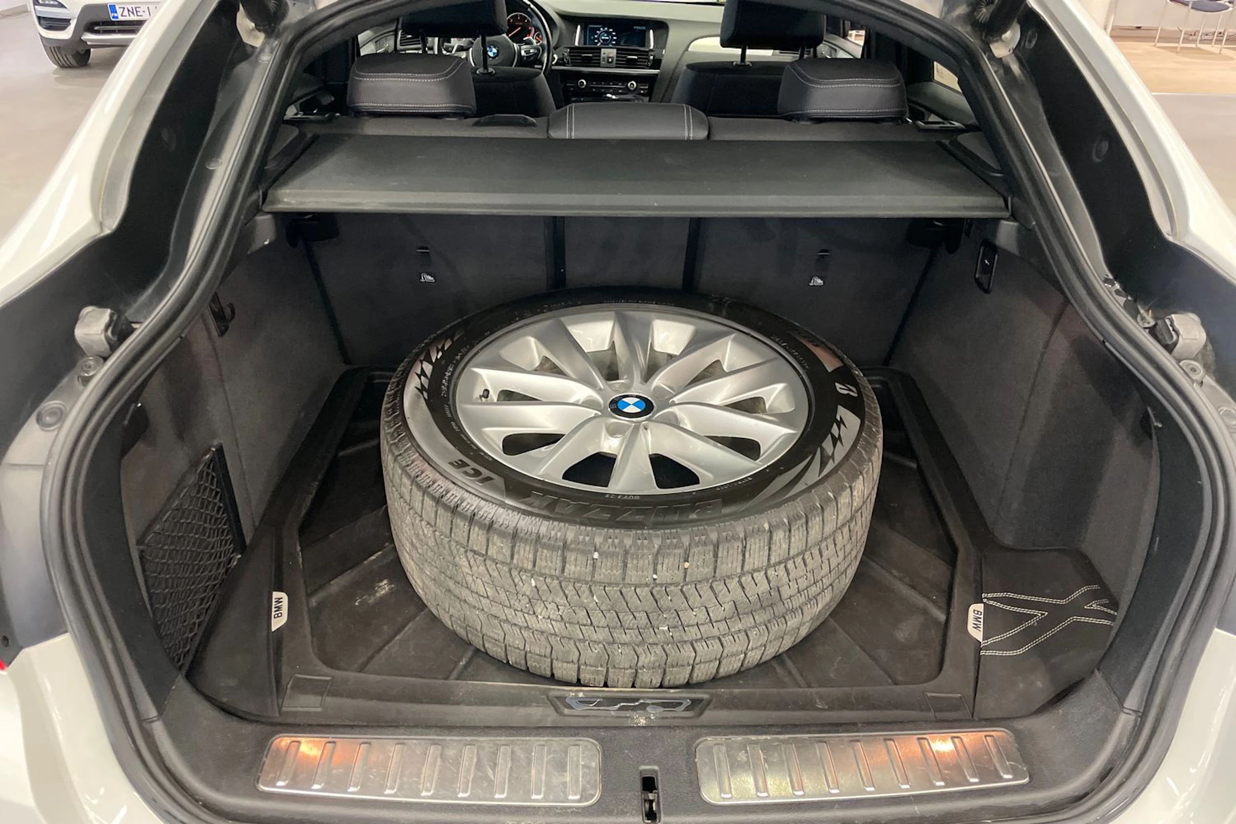 Valkoinen BMW X4 2016 kuva 30.