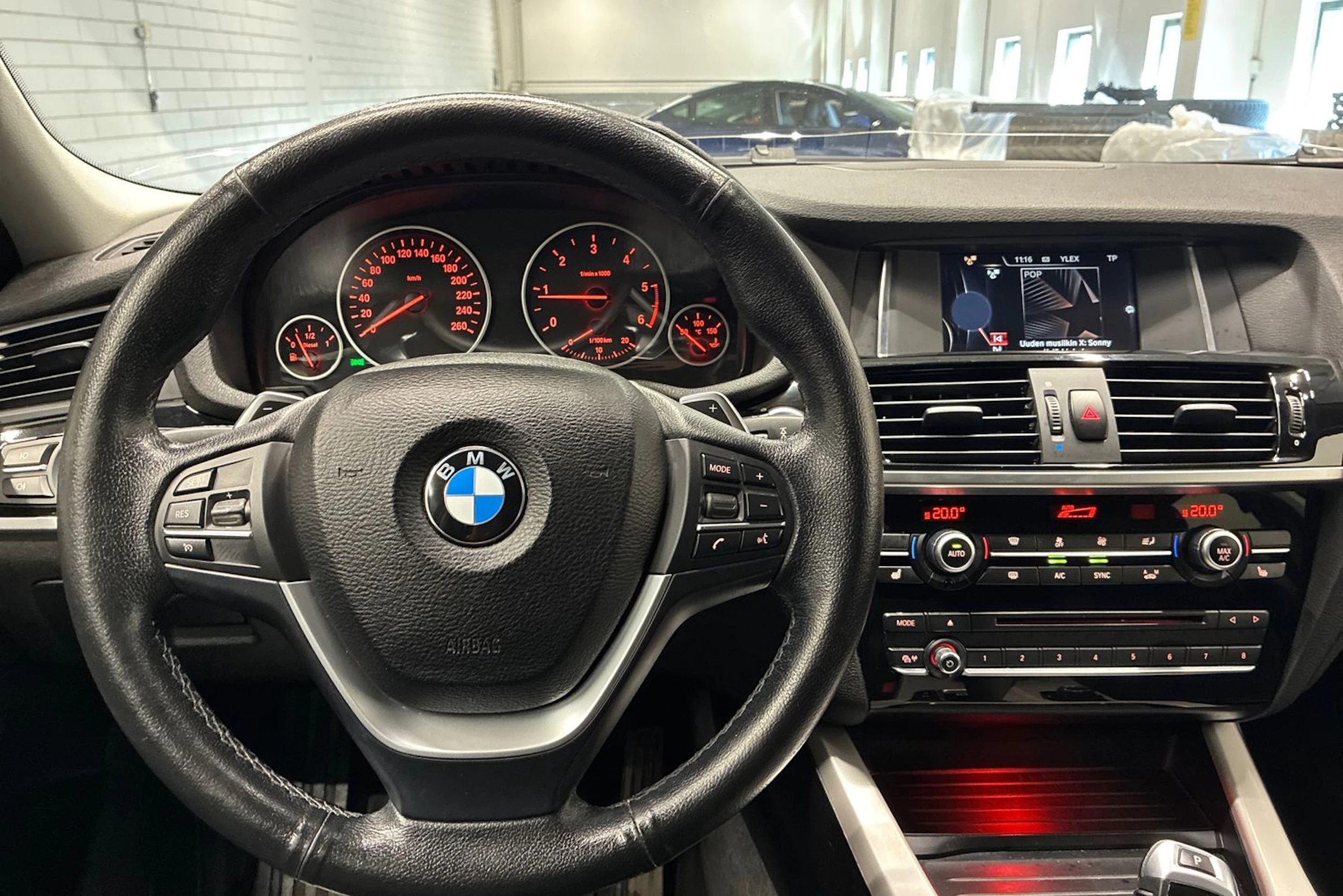 Musta BMW X4 2017 kuva 15.