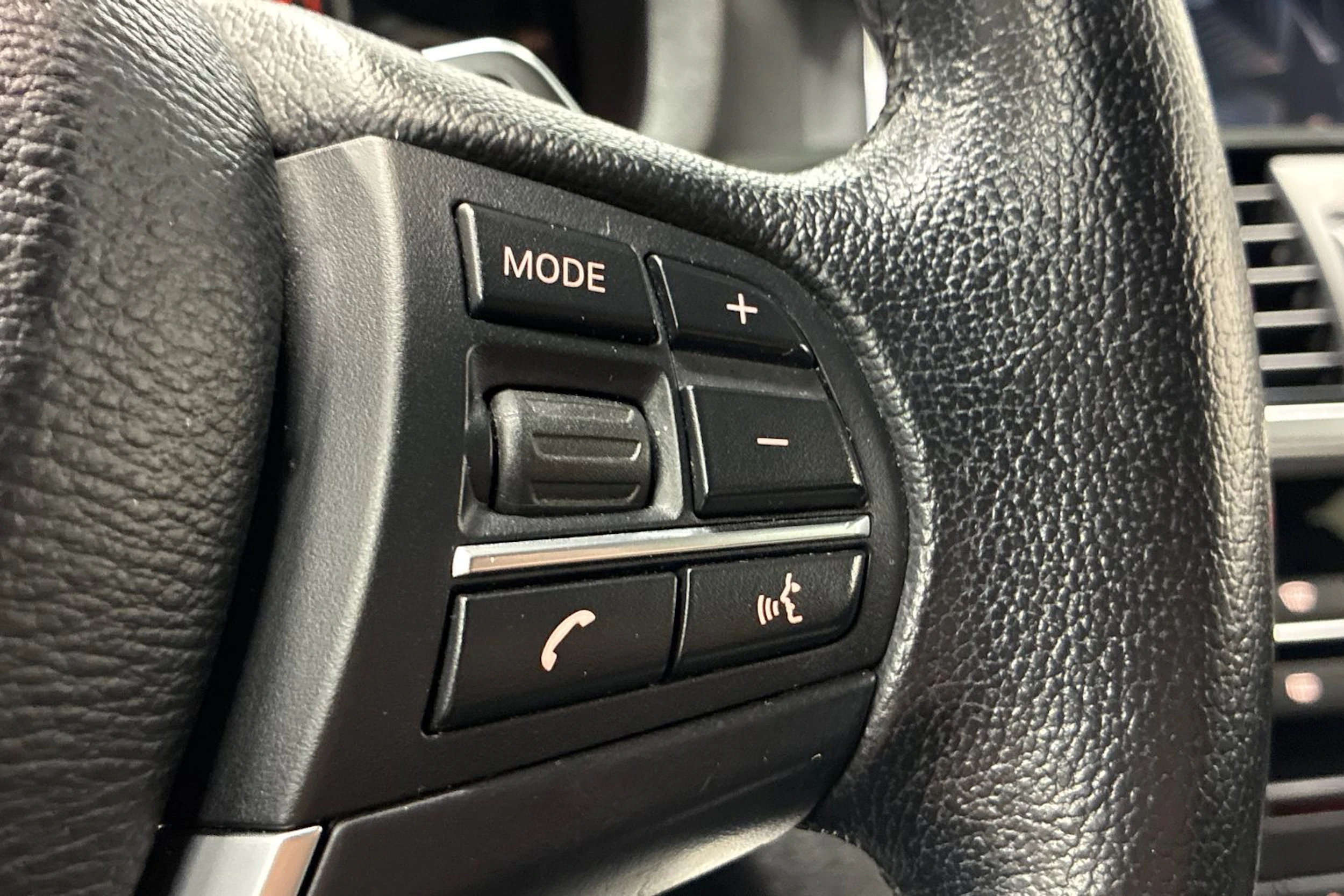 Musta BMW X4 2017 kuva 18.