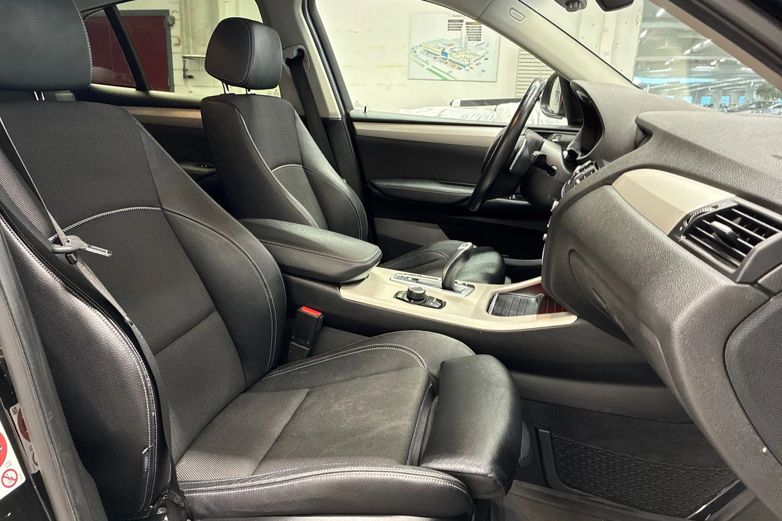 Musta BMW X4 2017 kuva 27.