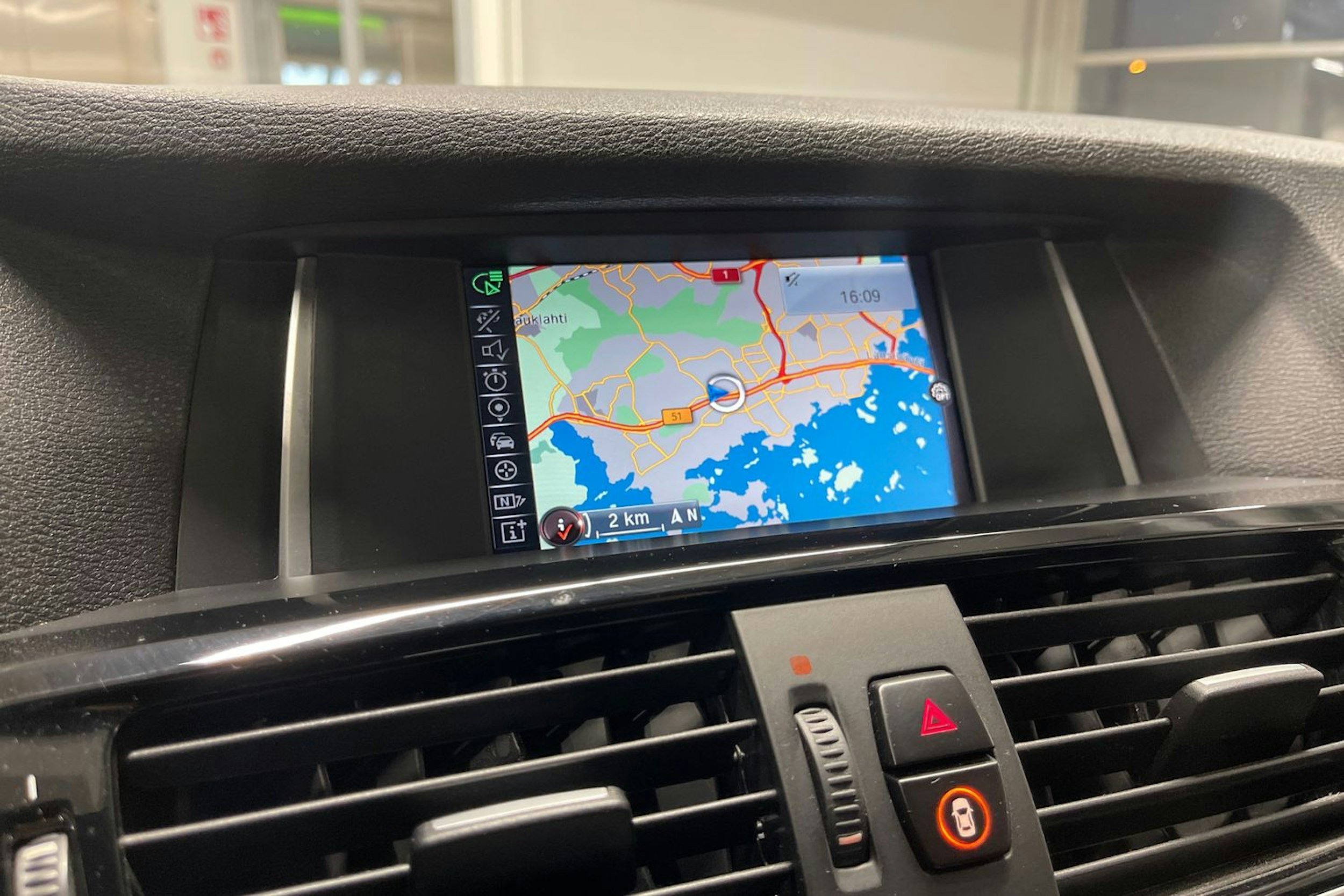 sininen BMW X4 2017 kuva 17.