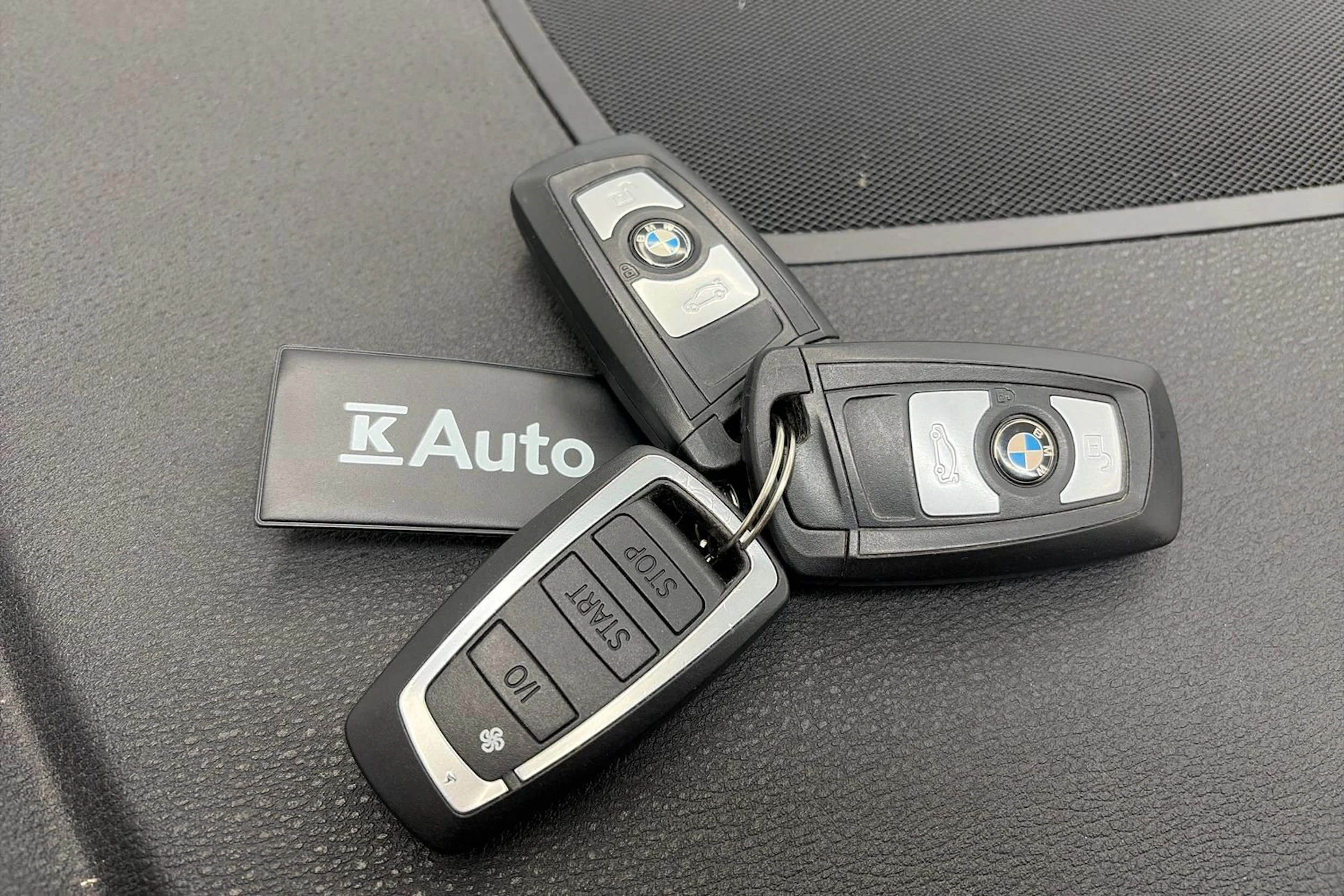 sininen BMW X4 2017 kuva 28.