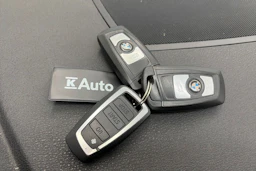 sininen BMW X4 2017 kuva 28.
