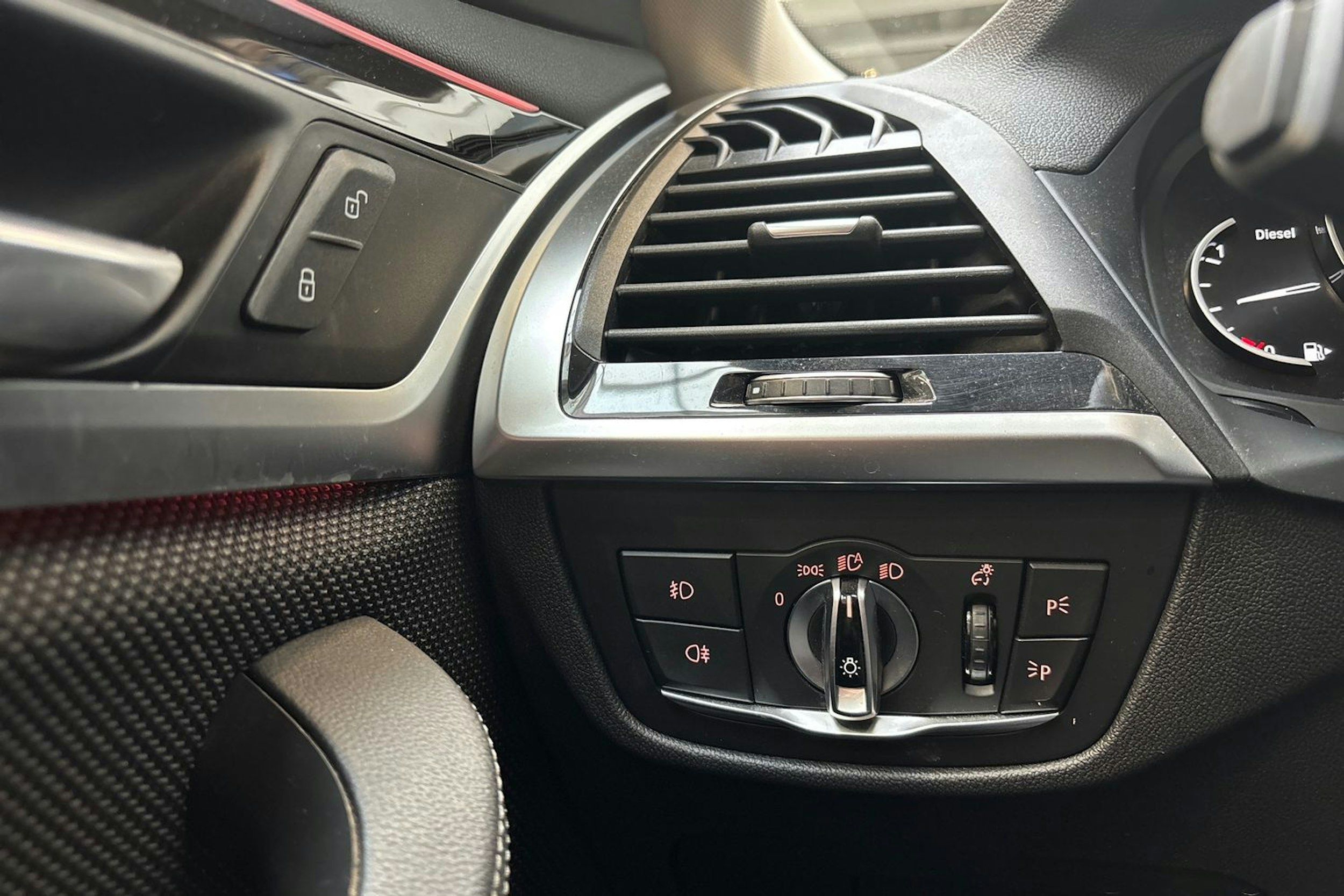 musta BMW X4 2019 kuva 18.