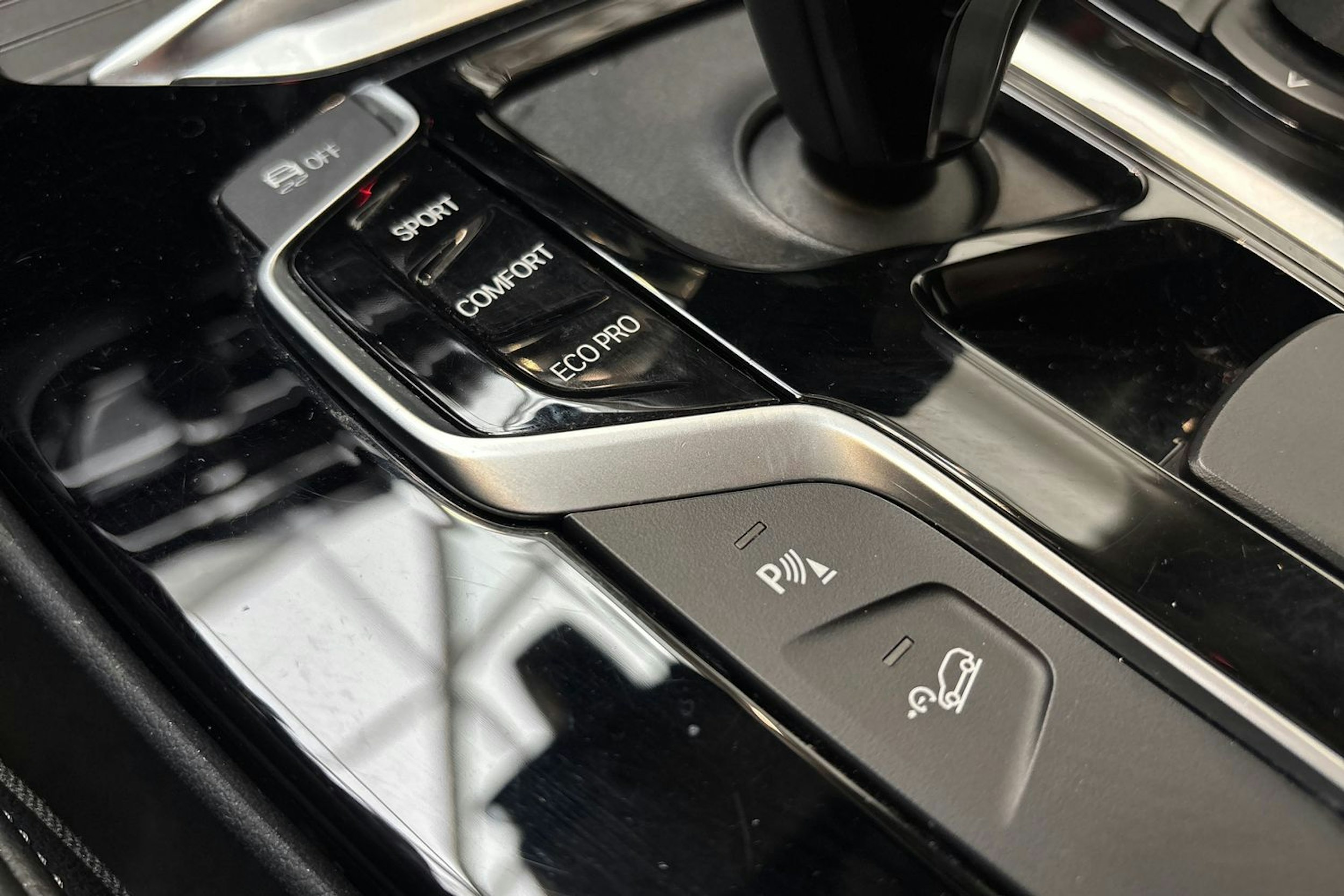 musta BMW X4 2019 kuva 25.