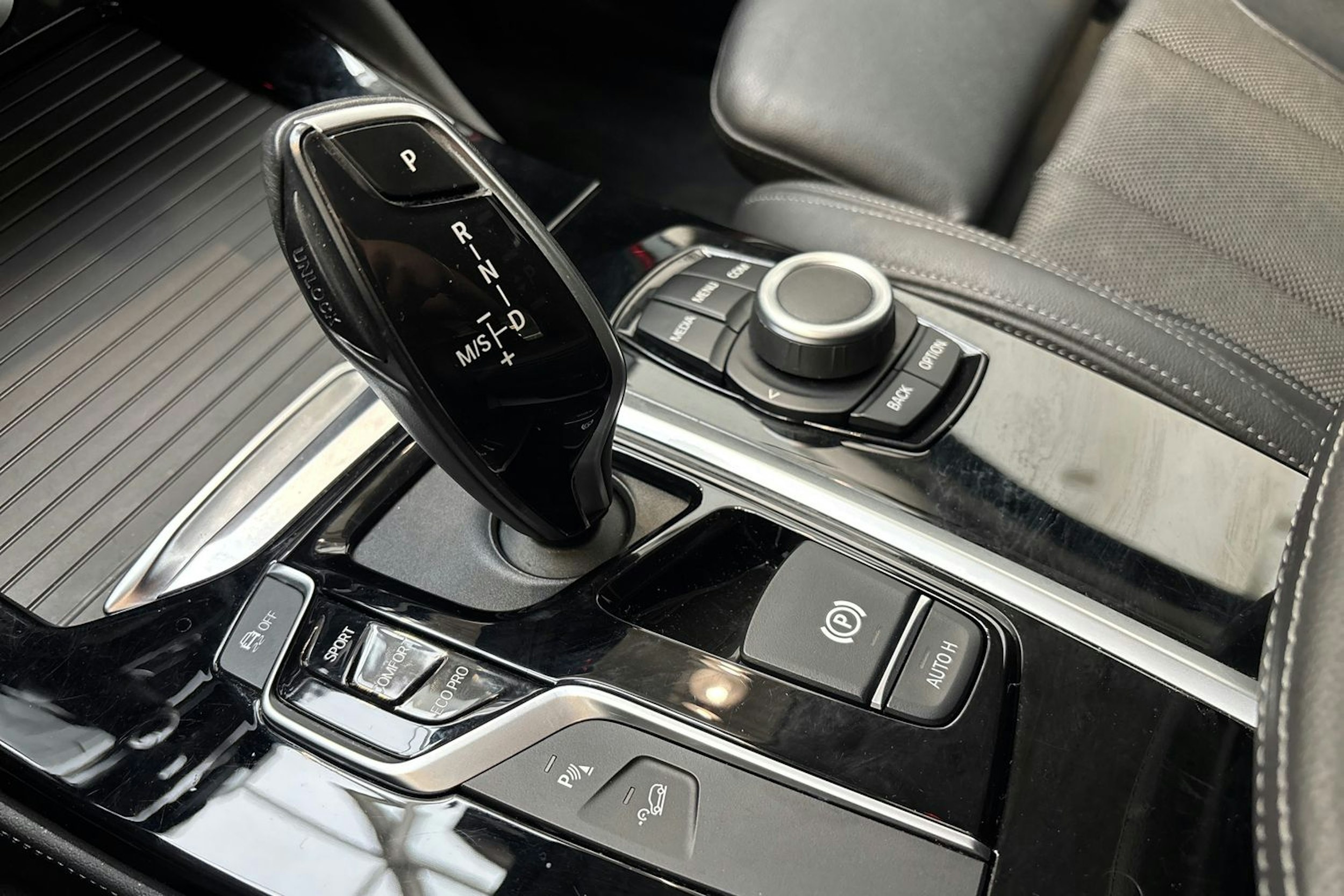 musta BMW X4 2019 kuva 27.