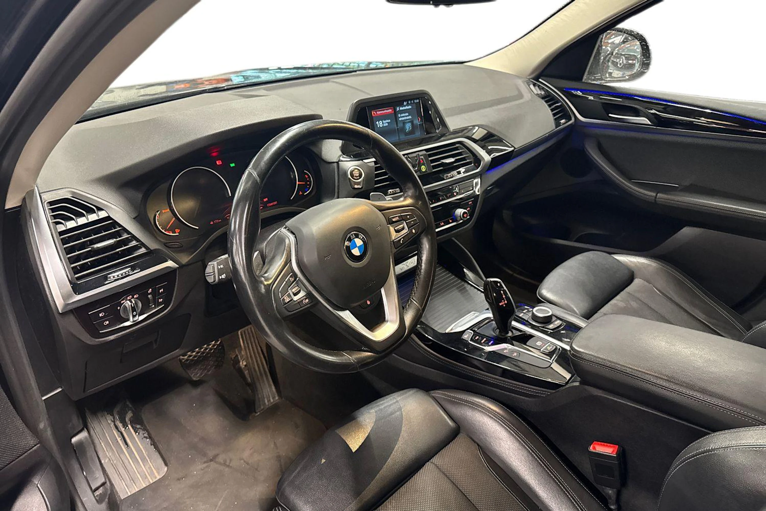 musta BMW X4 2019 kuva 3.