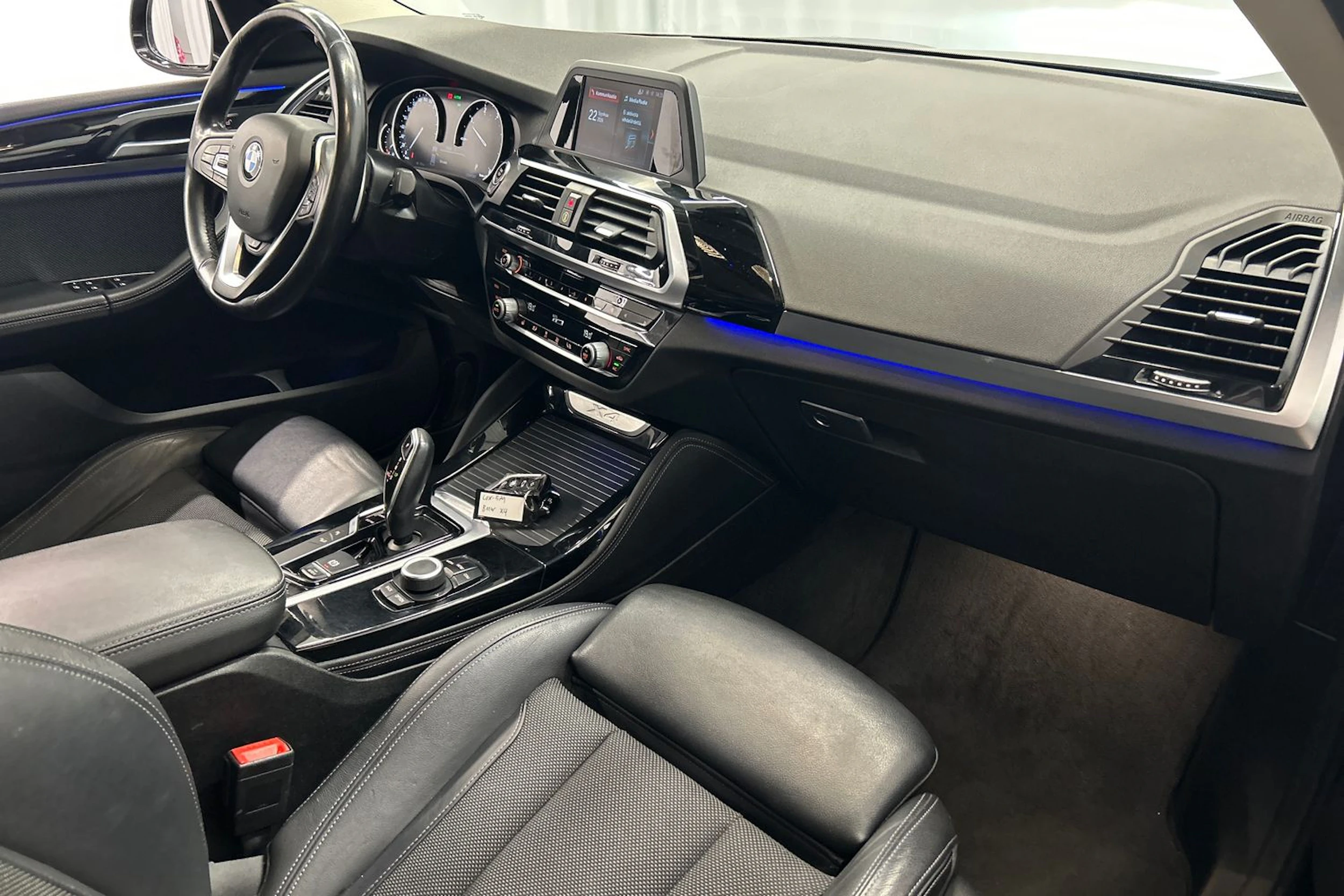 musta BMW X4 2019 kuva 12.