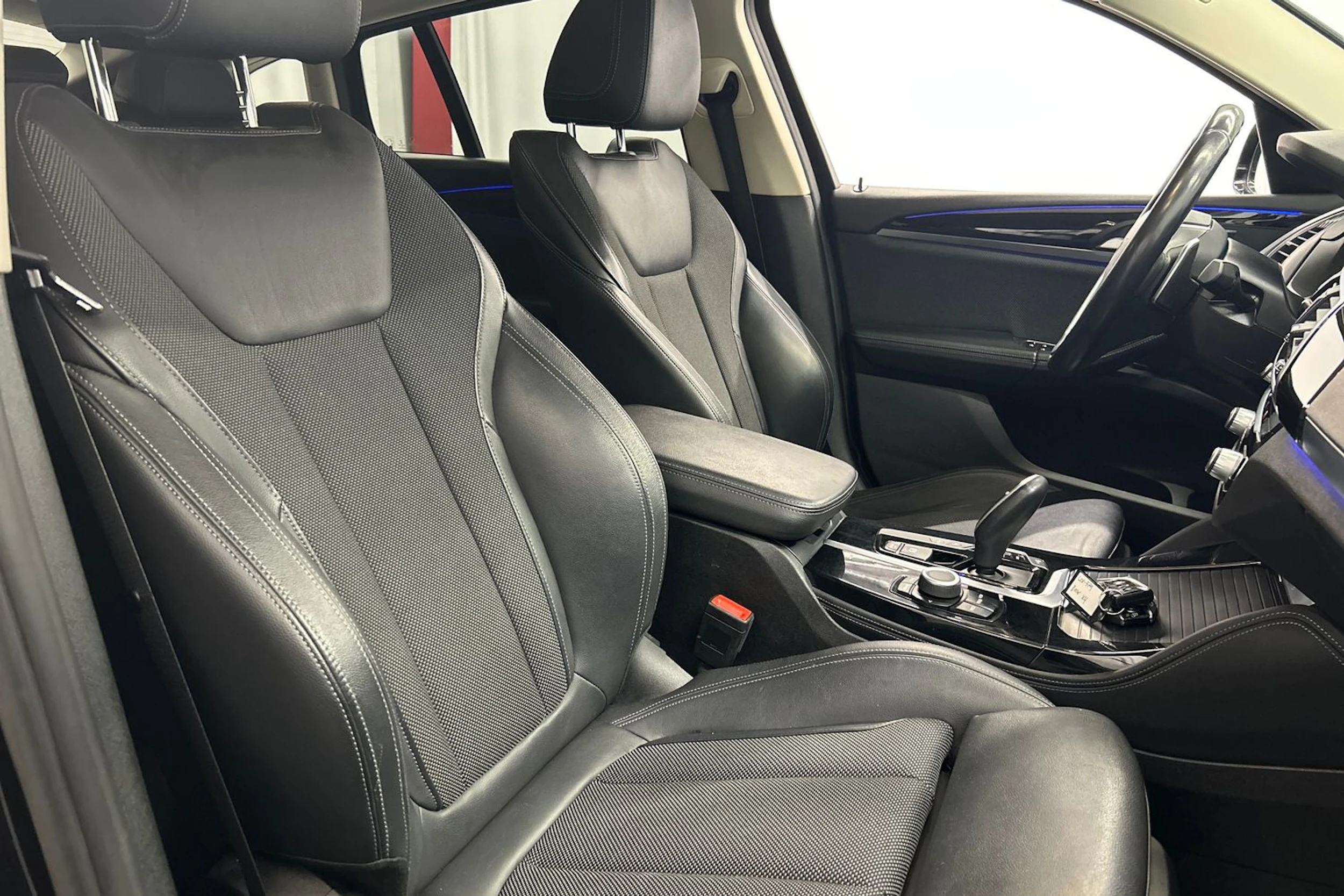 musta BMW X4 2019 kuva 13.