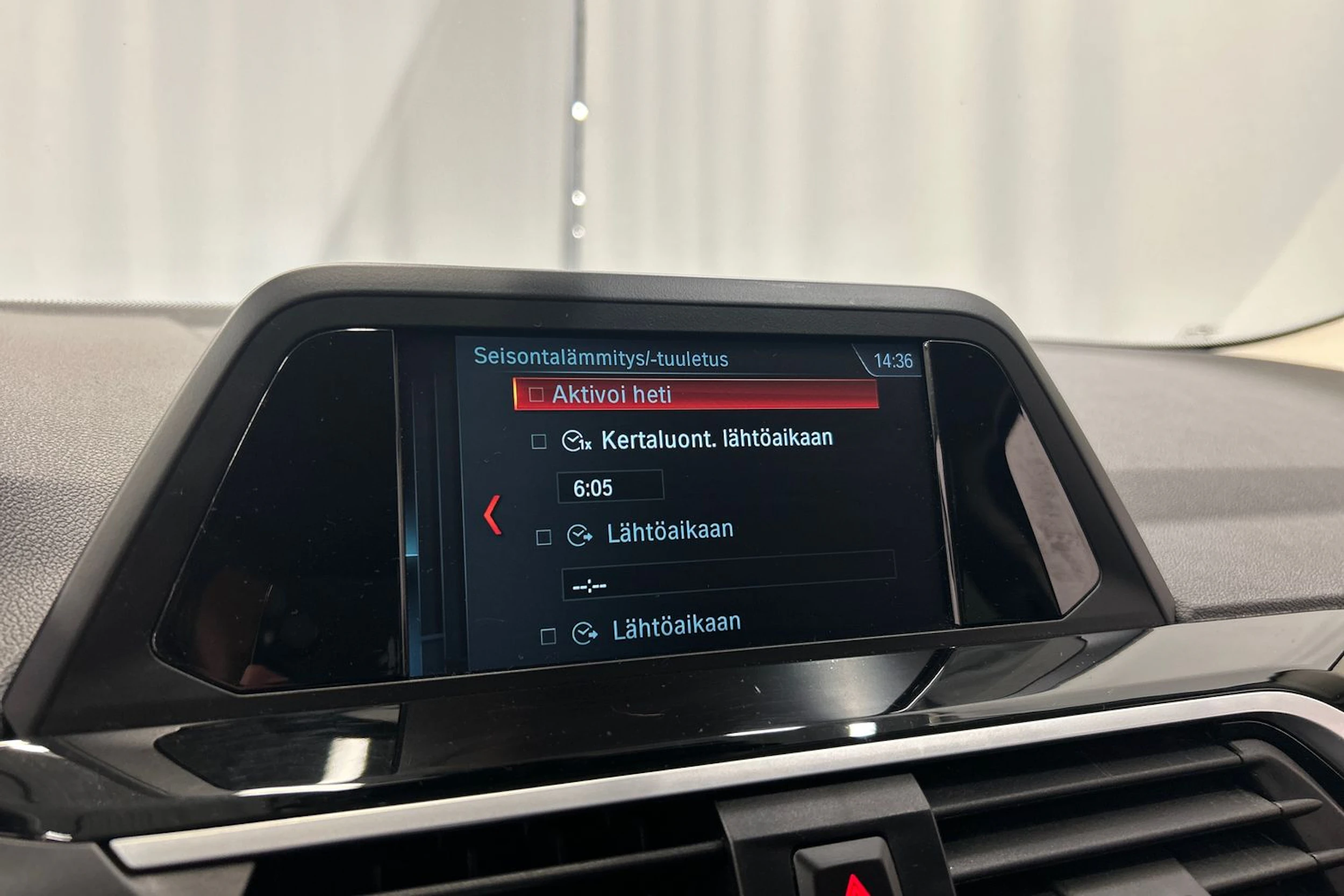 musta BMW X4 2019 kuva 18.