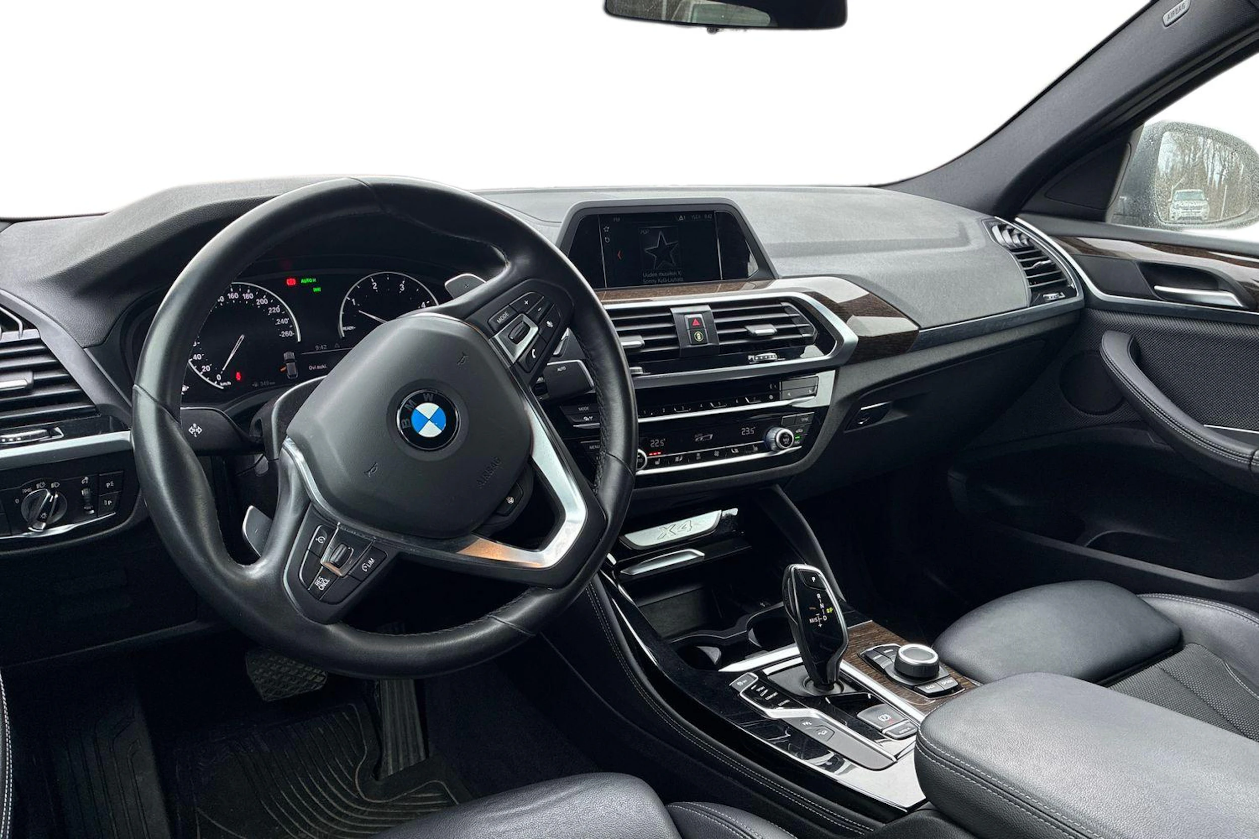 Musta BMW X4 2019 kuva 3.