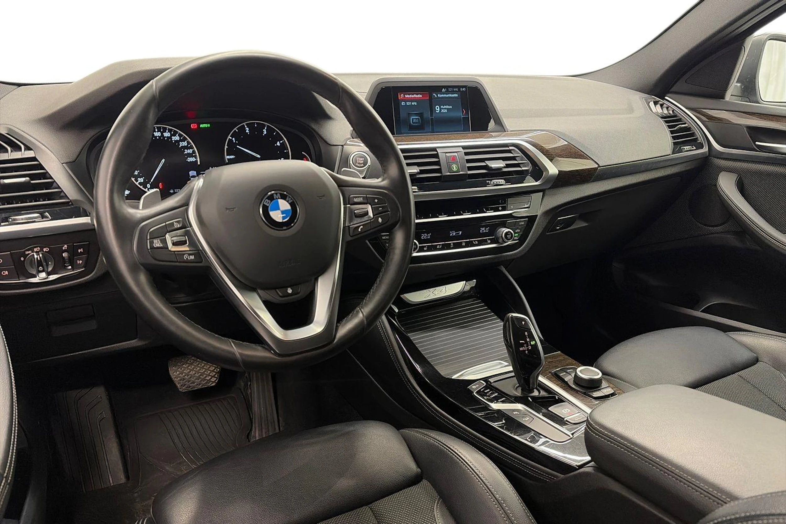 Musta BMW X4 2019 kuva 8.