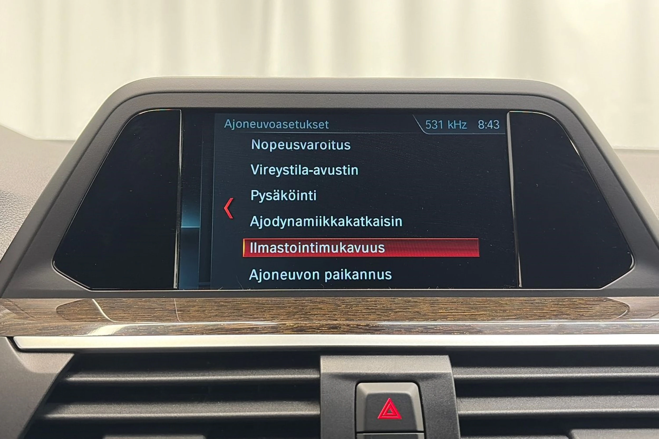 Musta BMW X4 2019 kuva 22.