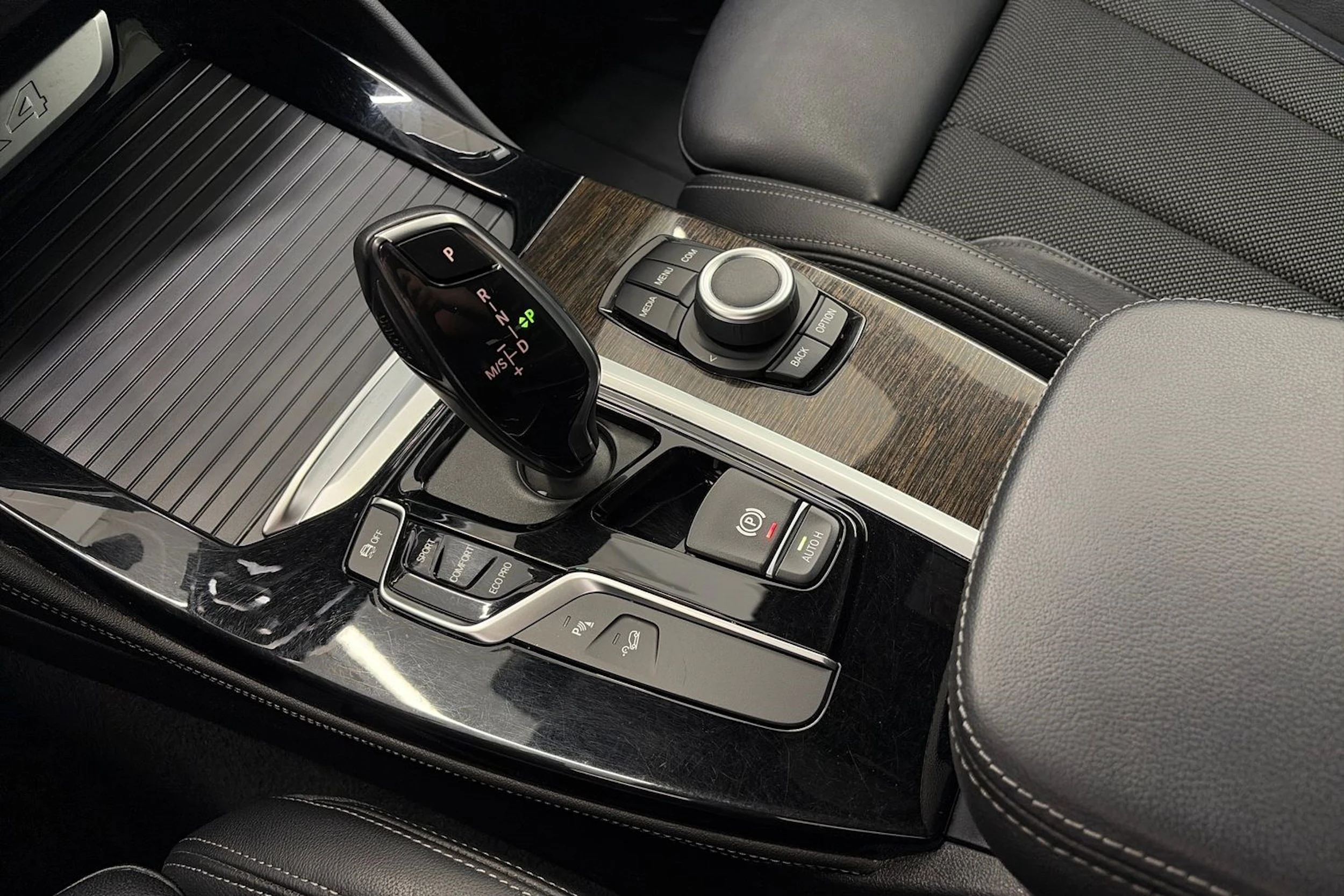 Musta BMW X4 2019 kuva 25.