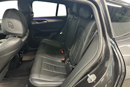 musta BMW X4 2020 kuva 11.